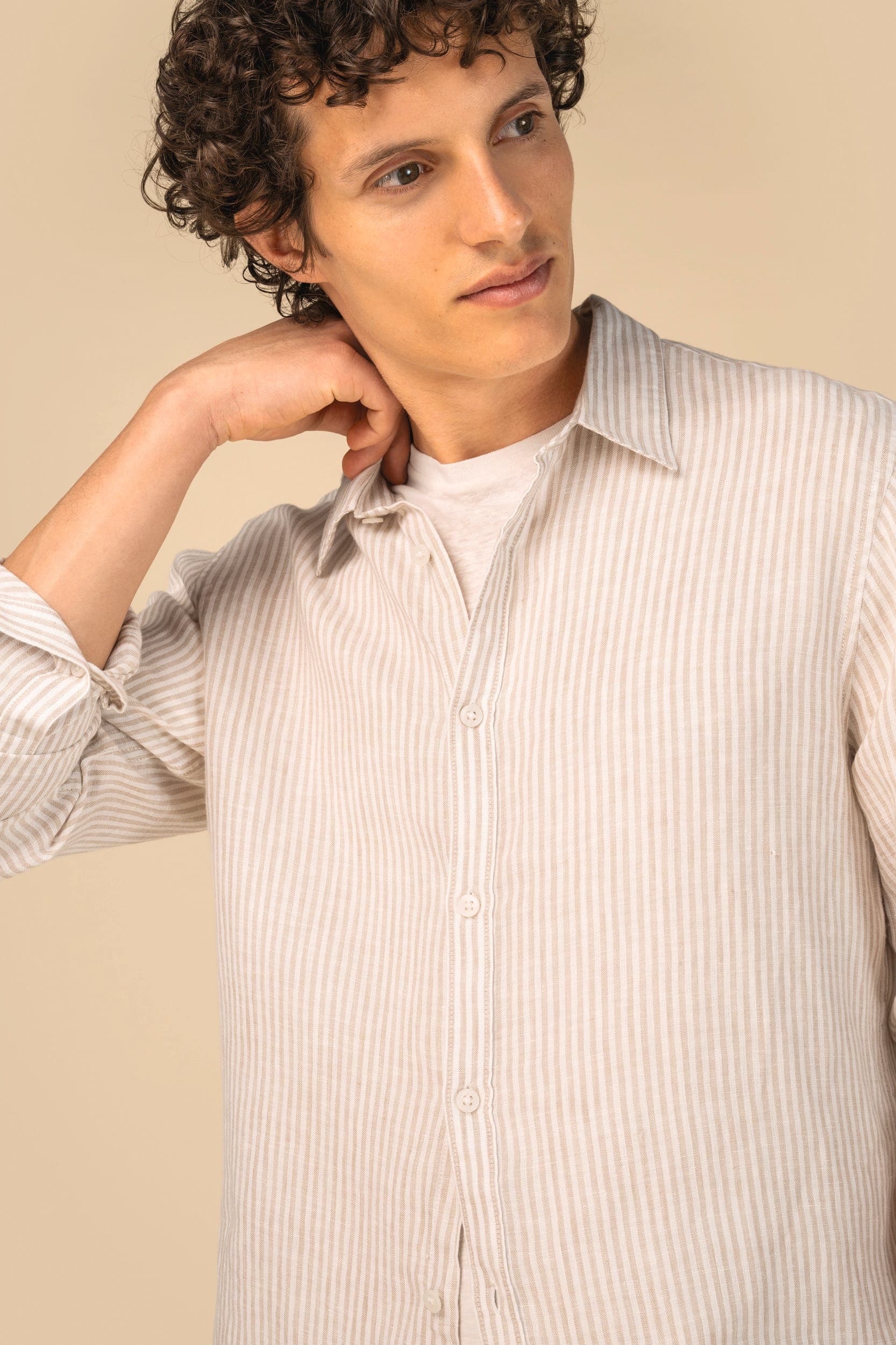 Chemise rayée en lin homme en situation