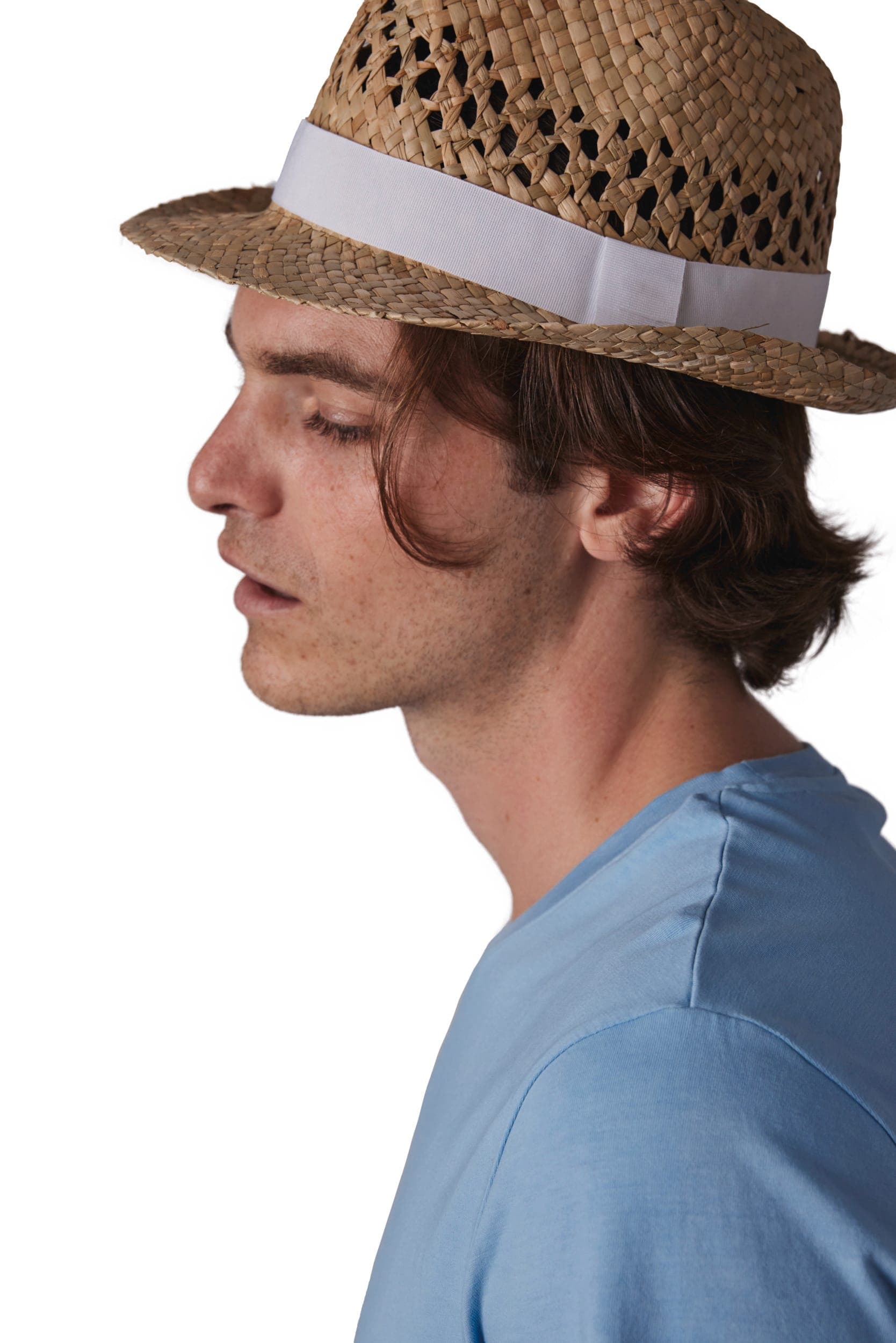 Chapeau Panama tressé en situation