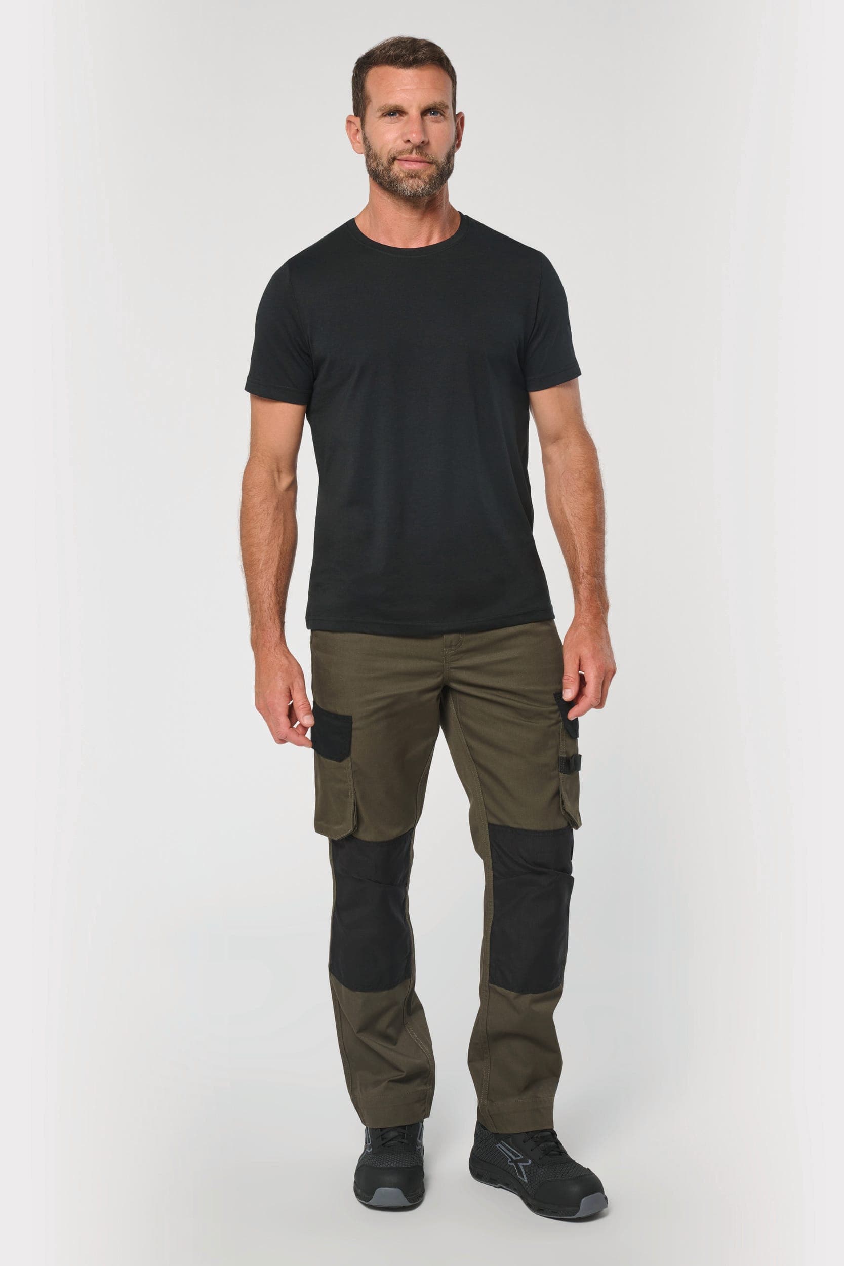 Pantalon de travail bicolore homme en situation