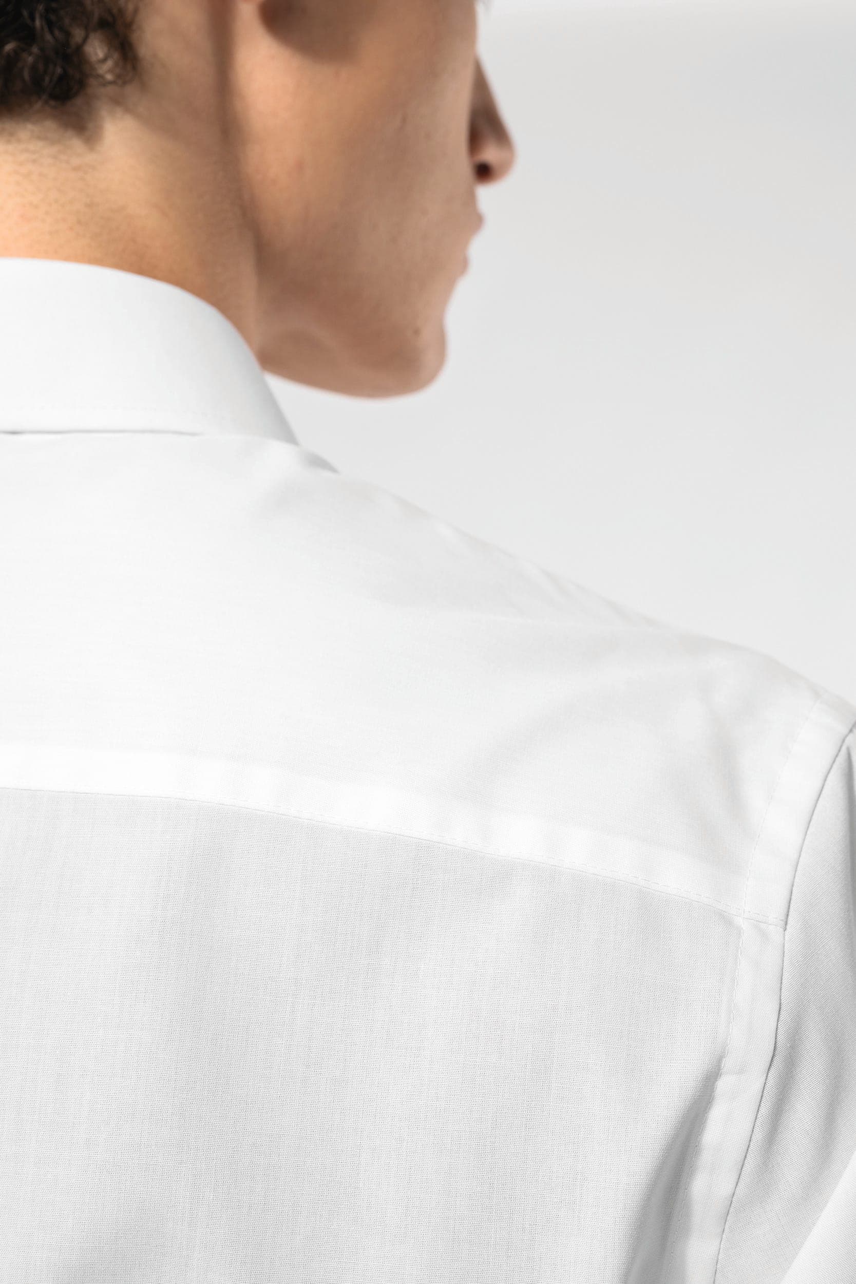 Chemise popeline polycoton sans poche entretien facile homme en situation