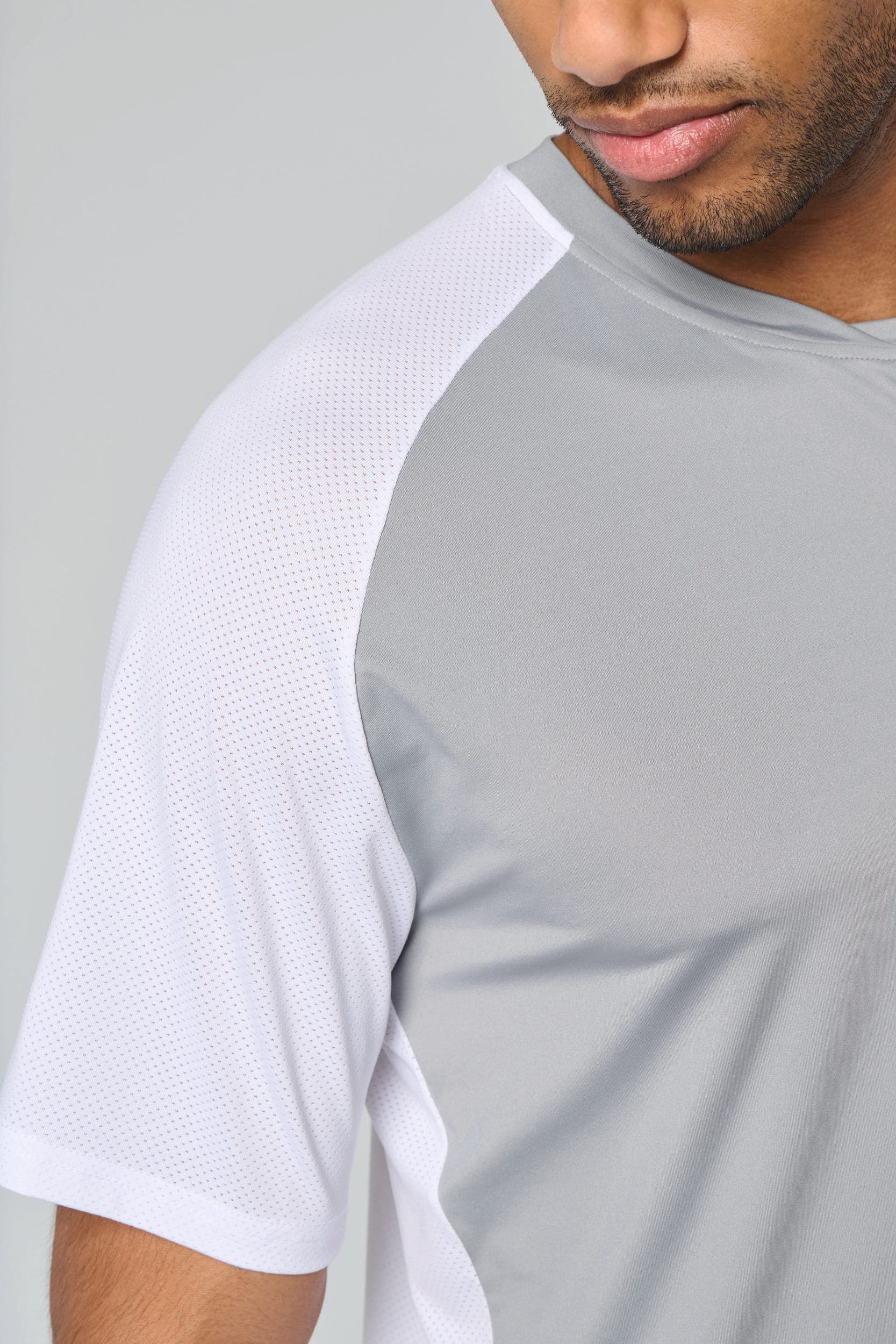 T-shirt de padel bicolore à manches raglan homme en situation