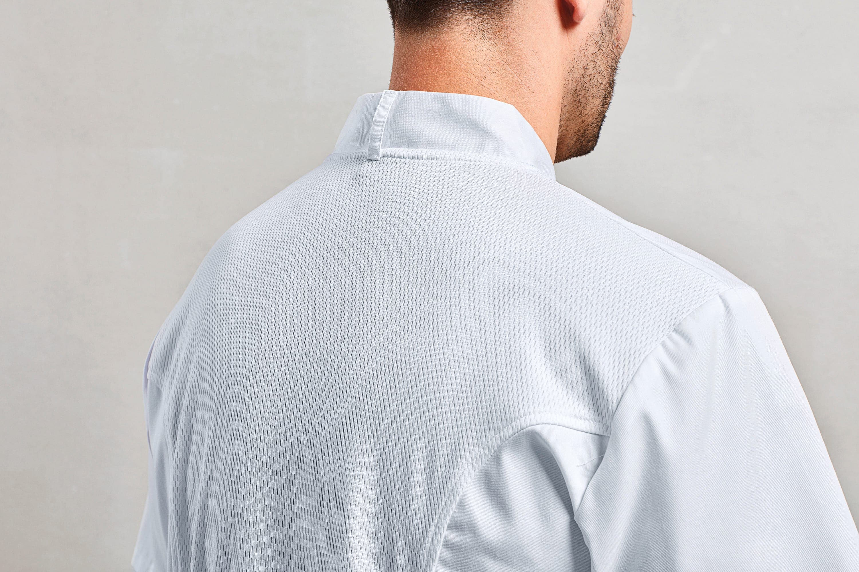 Veste chef cuisinier manches courtes Coolchecker® en situation