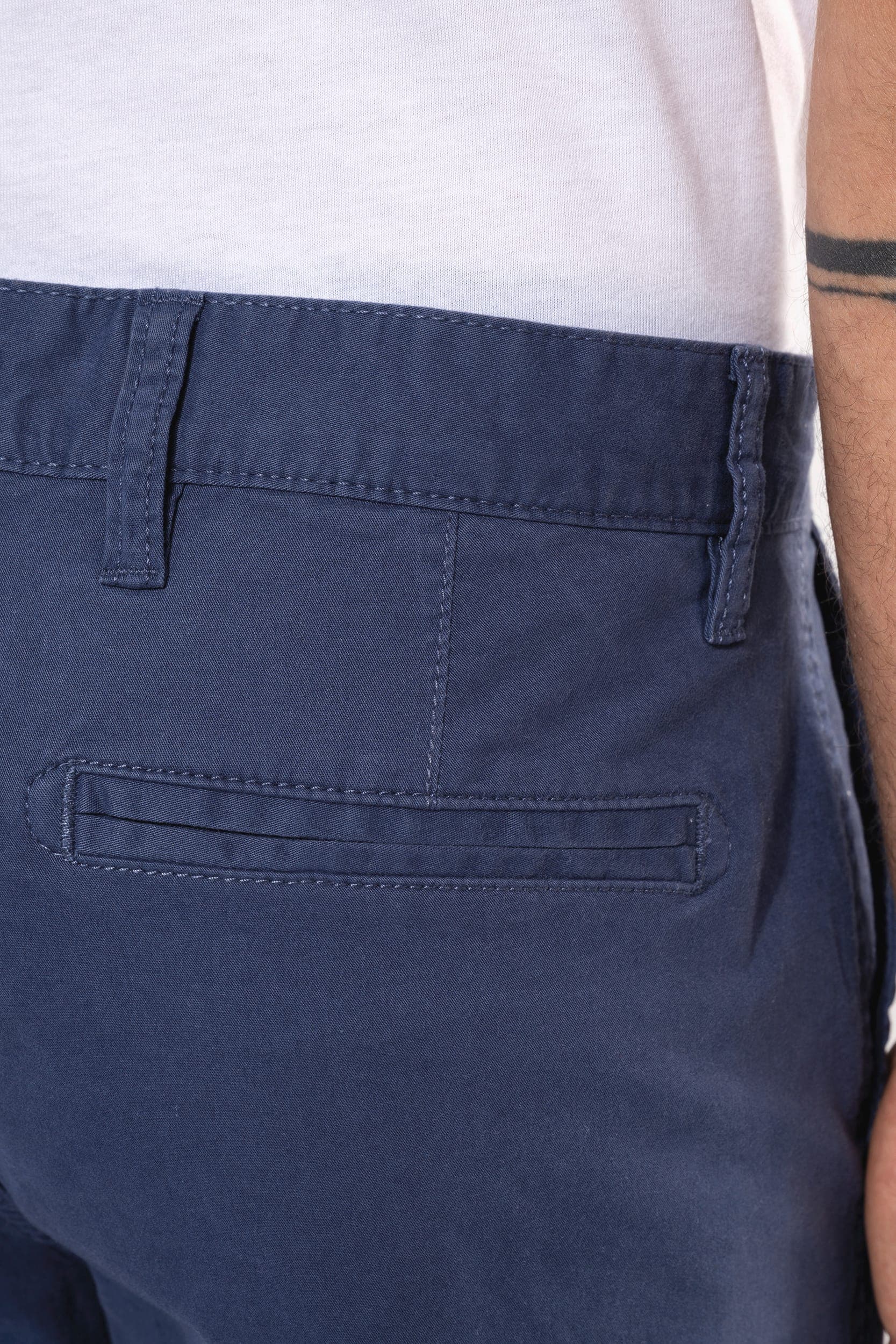 Bermuda chino homme en situation