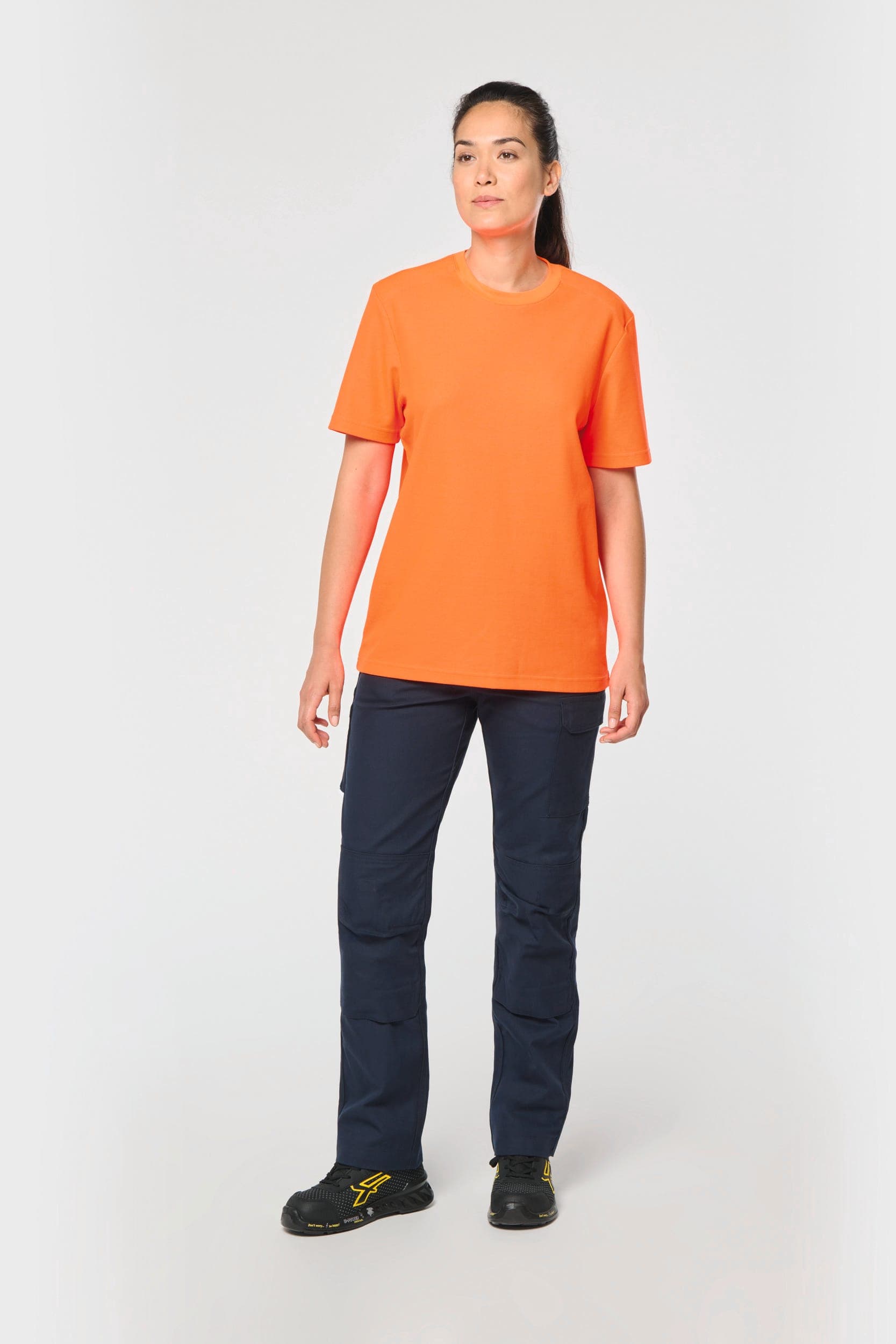 T-shirt unisexe écoresponsable coton/polyester en situation