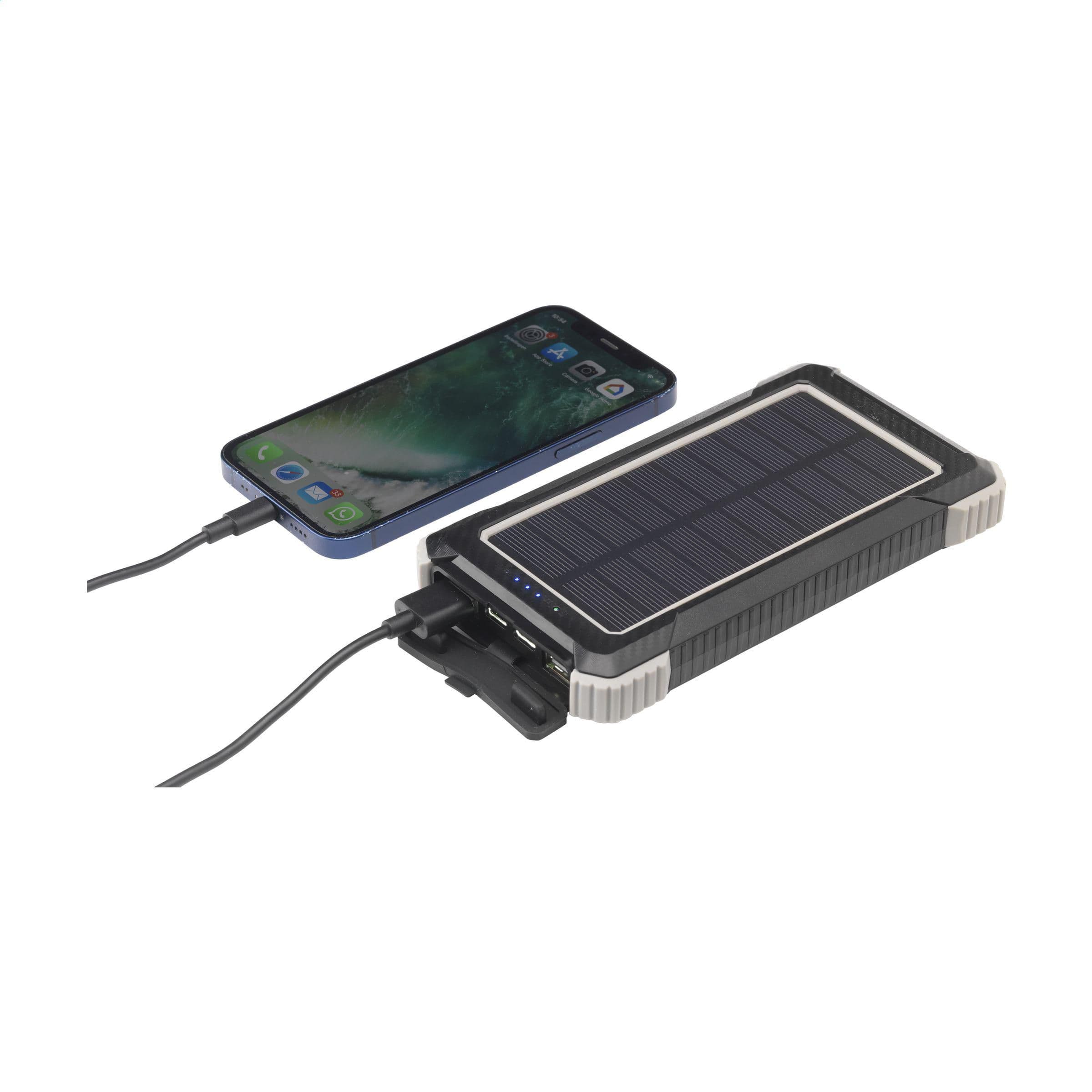 Chargeur solaire Trail RCS 10000 en situation