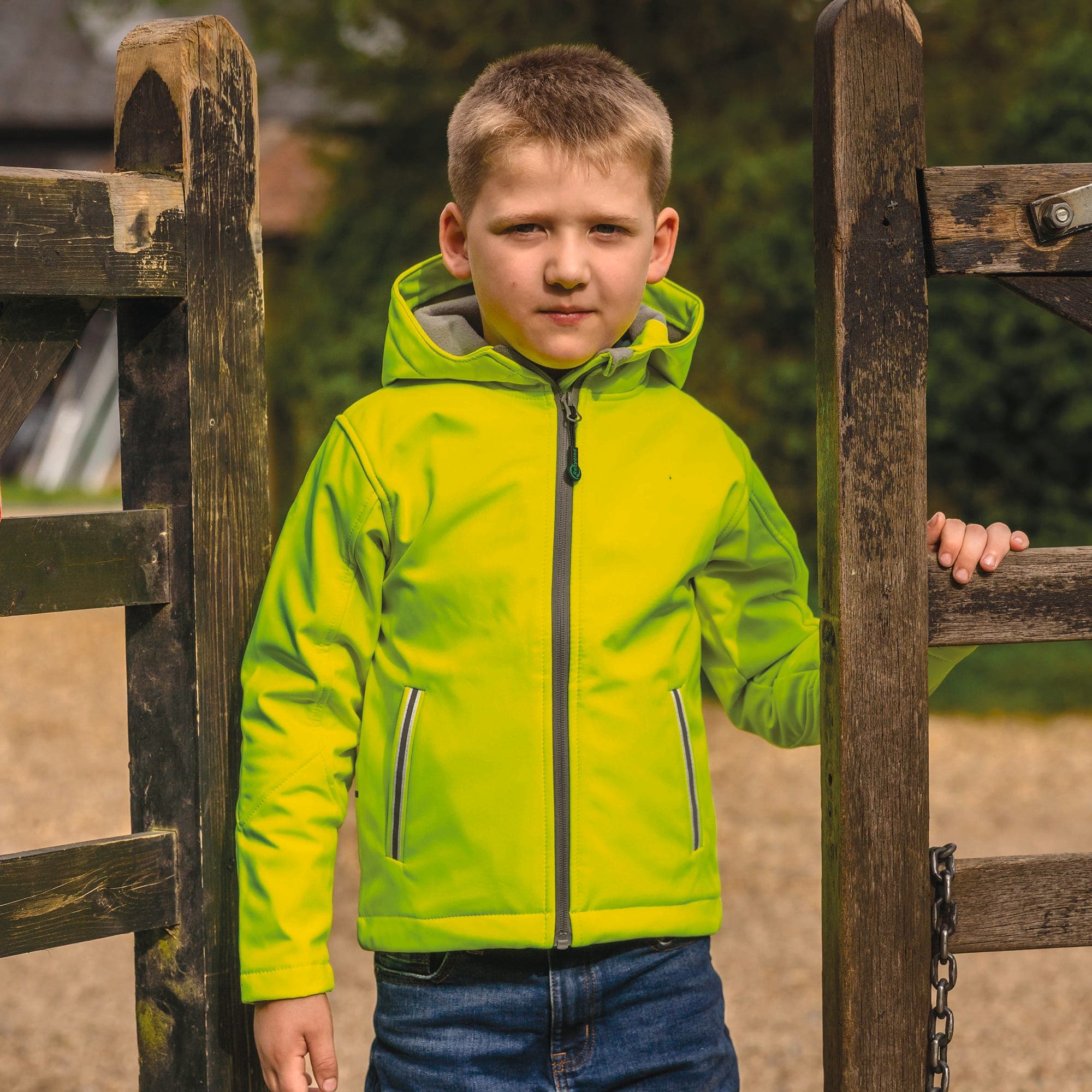 Veste Softshell Capuche Enfant en situation