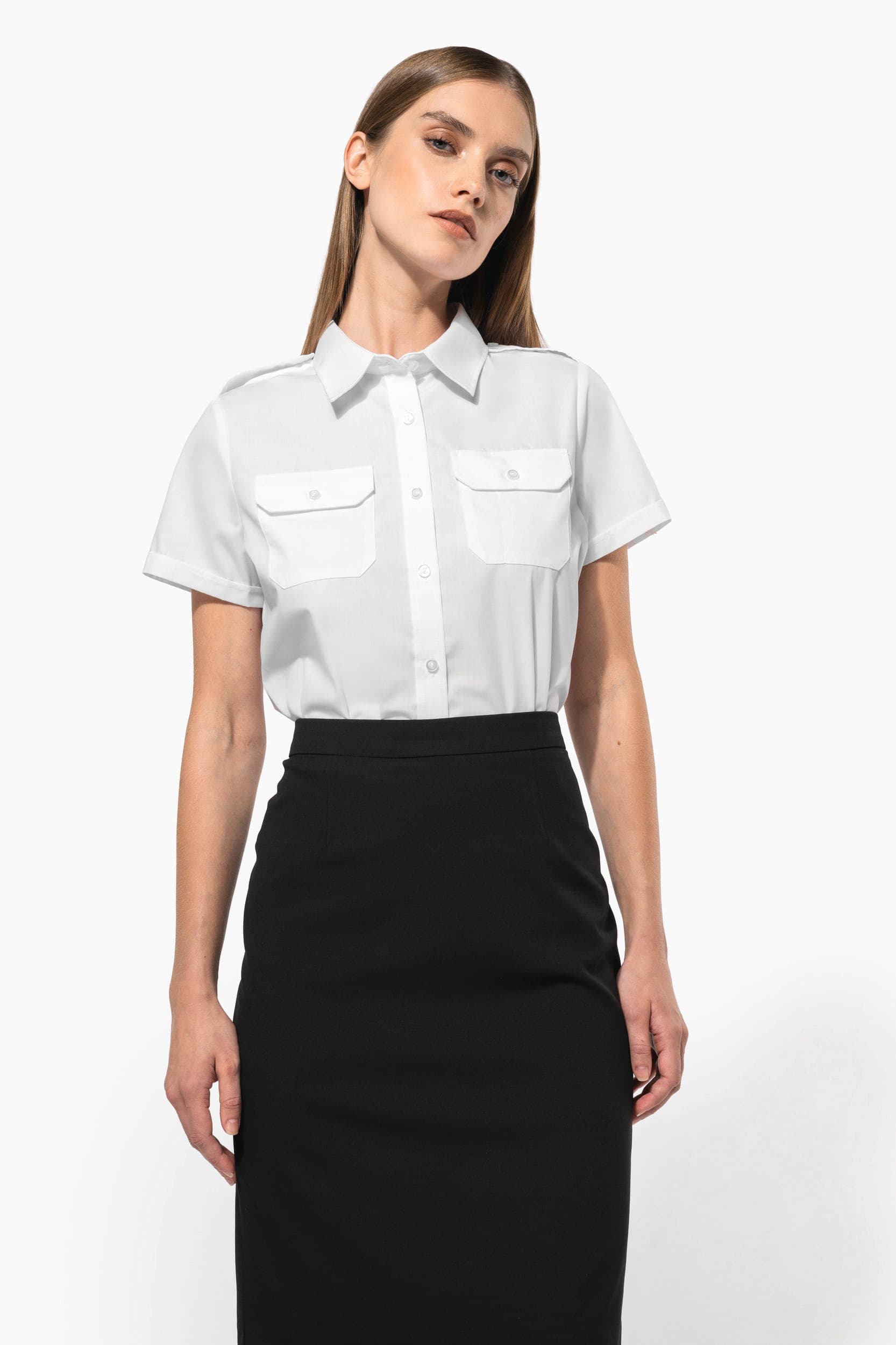 Chemise pilote manches courtes femme en situation