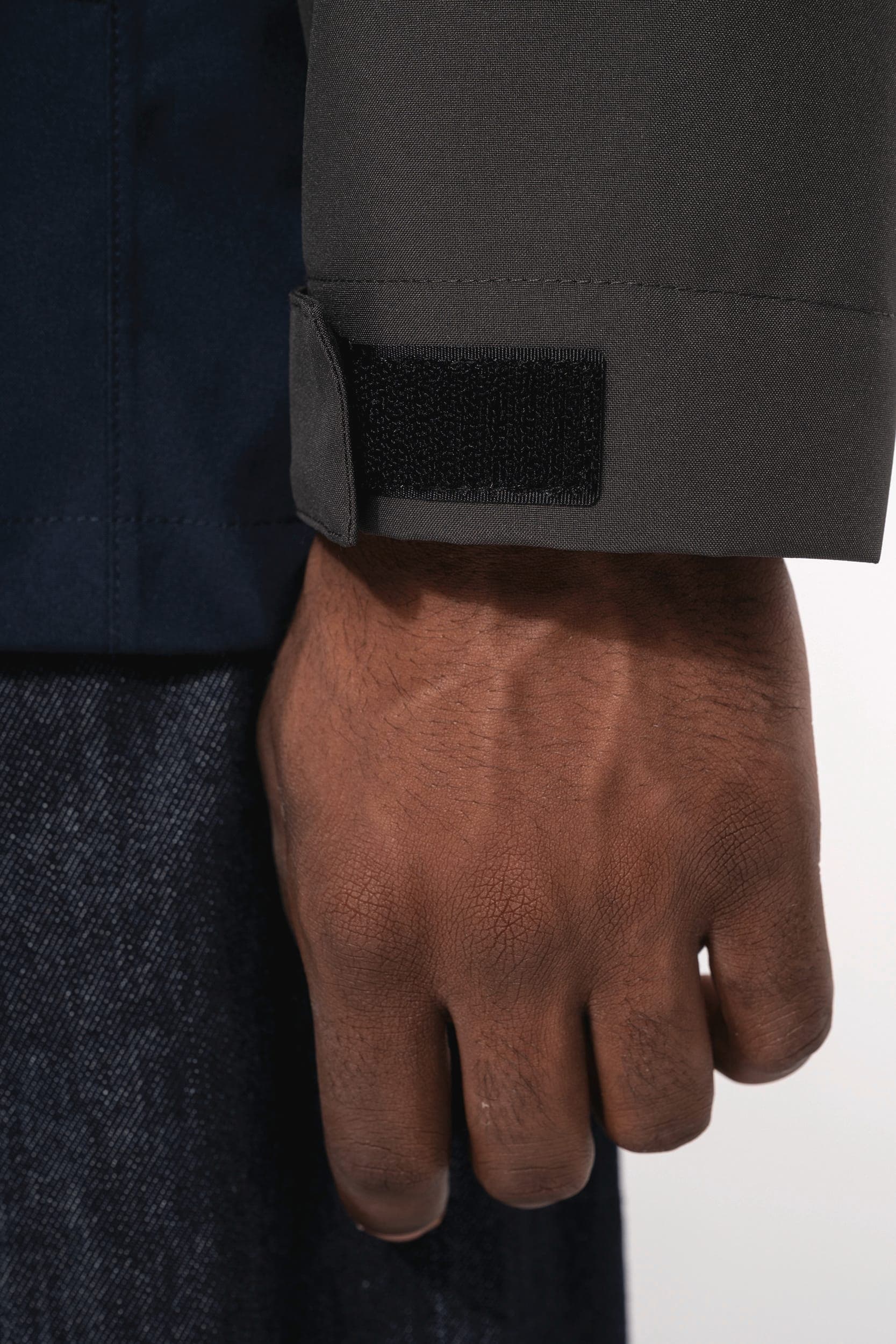 Parka 3-en-1 imperméable à capuche bicolore unisexe en situation