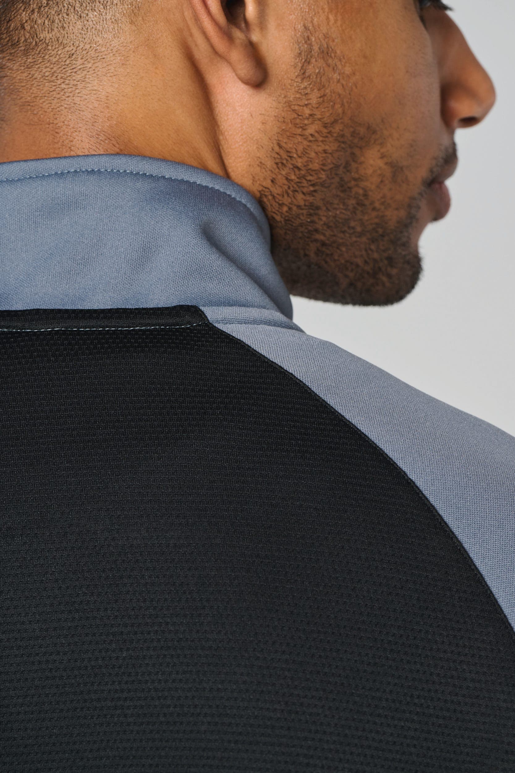 Sweat d'entrainement 1/4 zip unisexe en situation