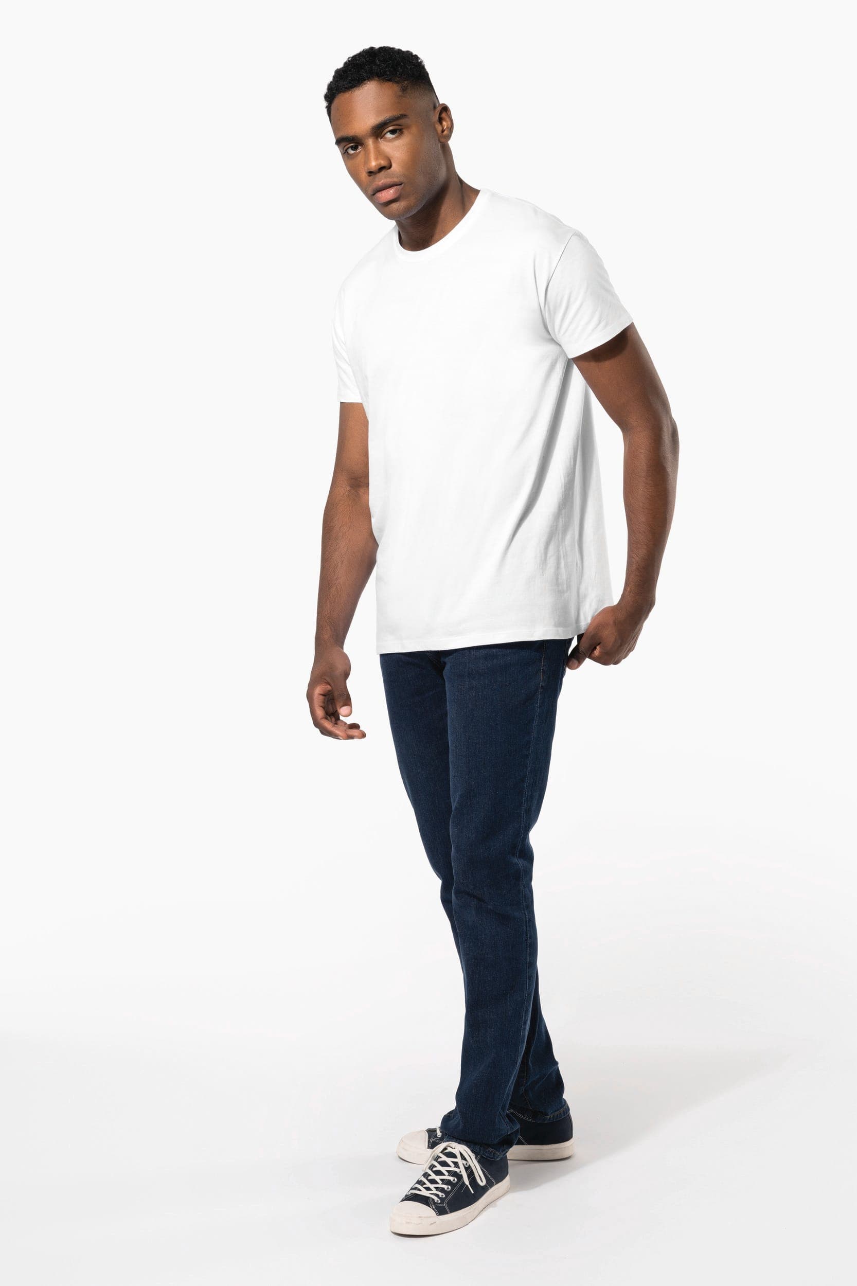 Jean basic homme en situation