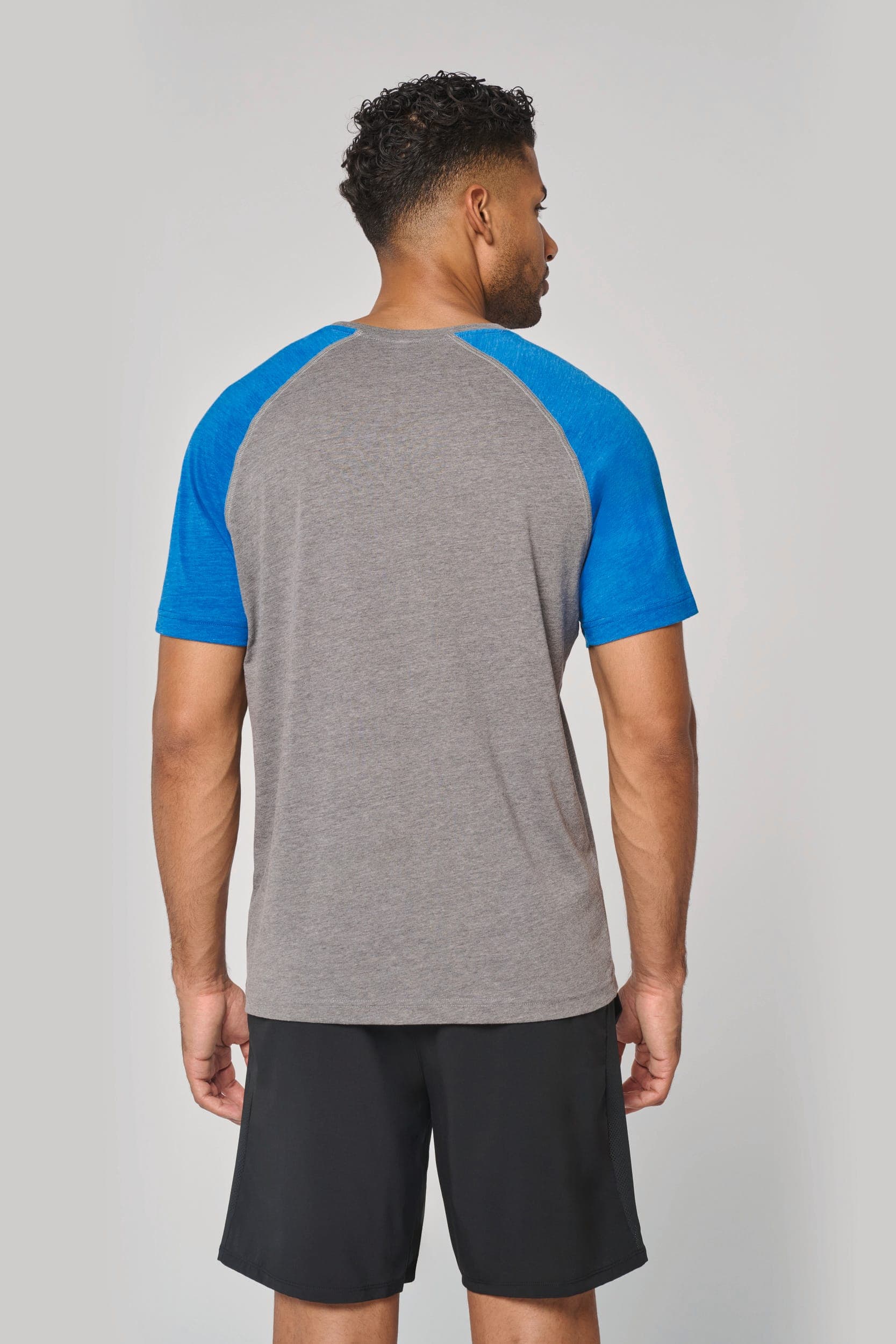 T-shirt triblend bicolore sport manches courtes unisexe en situation
