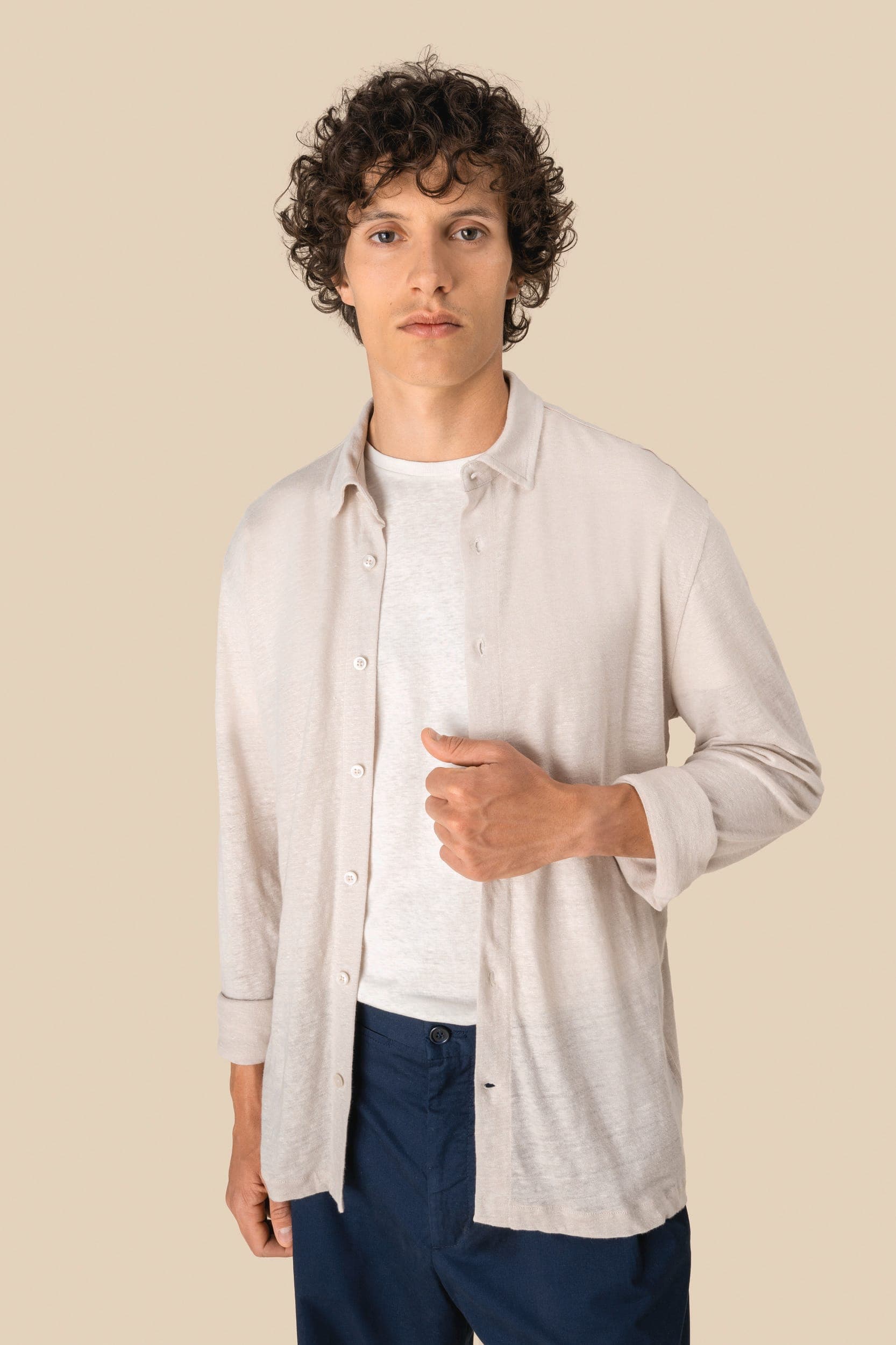 Chemise en lin homme en situation