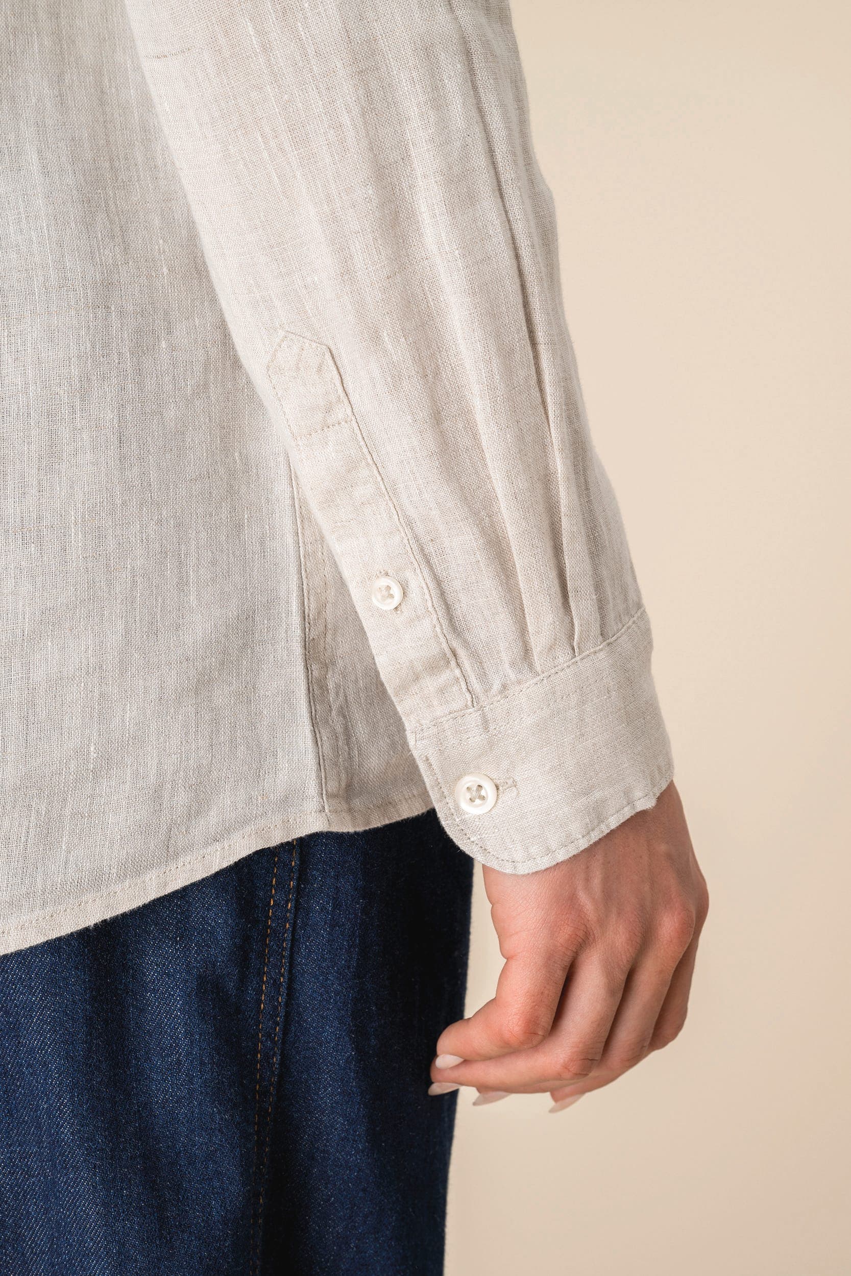 Chemise en lin femme en situation