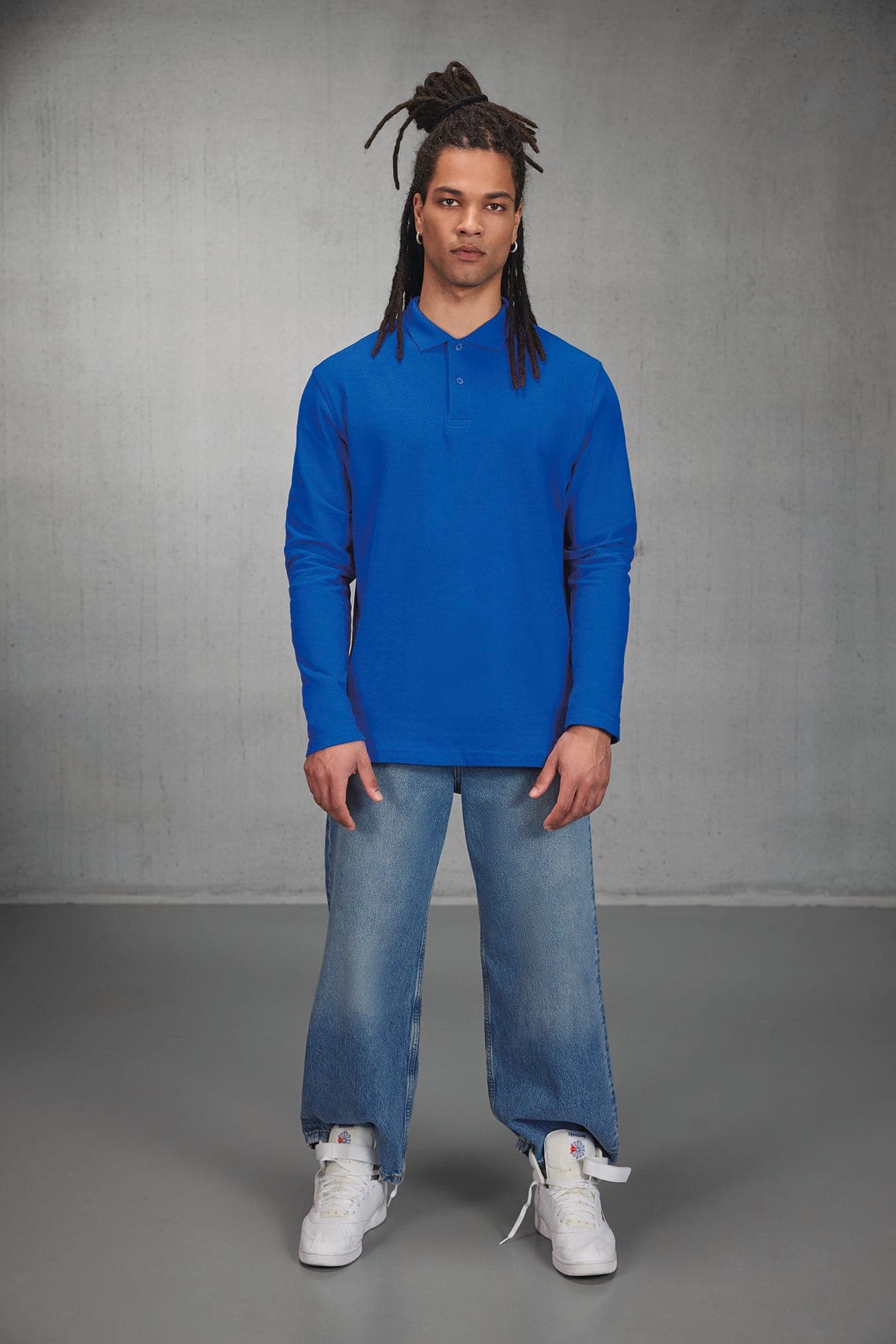 Polo homme ID.001 manches longues en situation