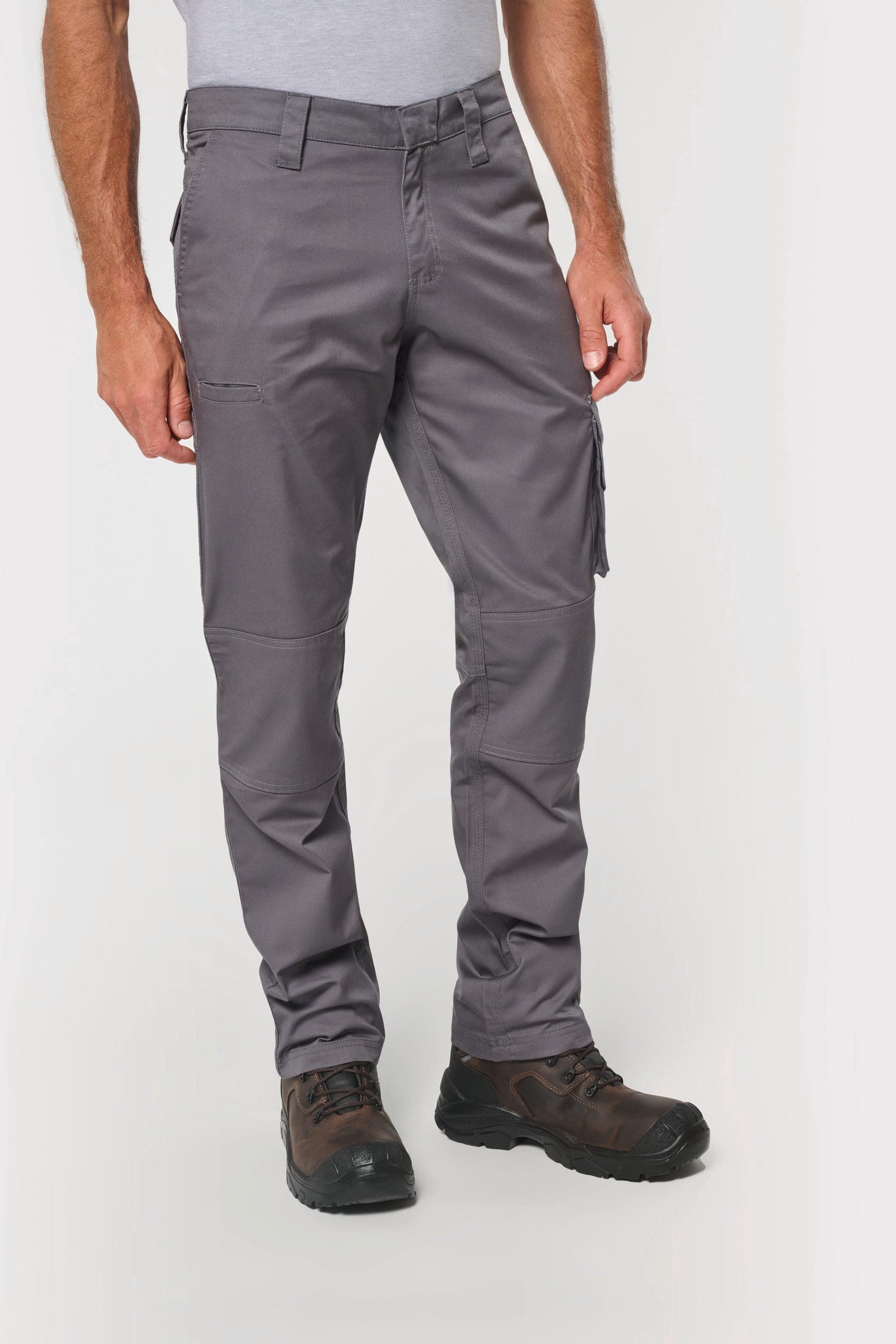 Pantalon de travail multipoches homme en situation