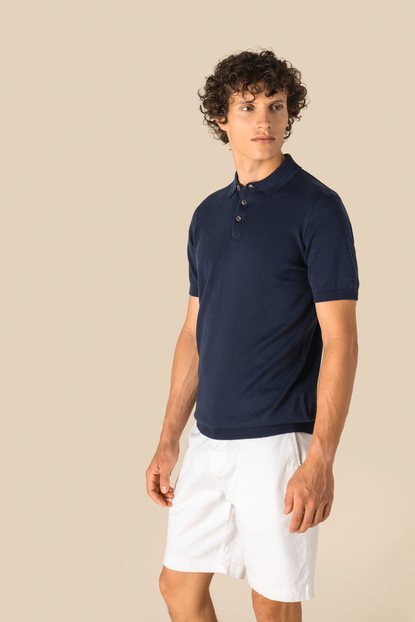 Polo écoresponsable en maille homme en situation