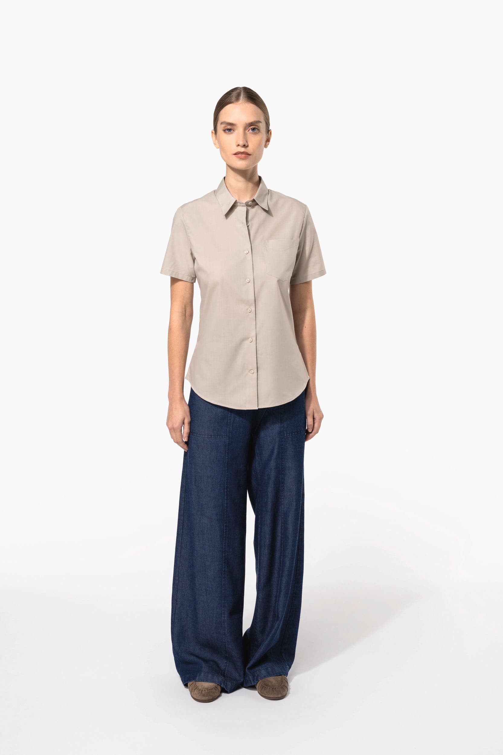 Chemise popeline polycoton manches courtes entretien facile femme en situation