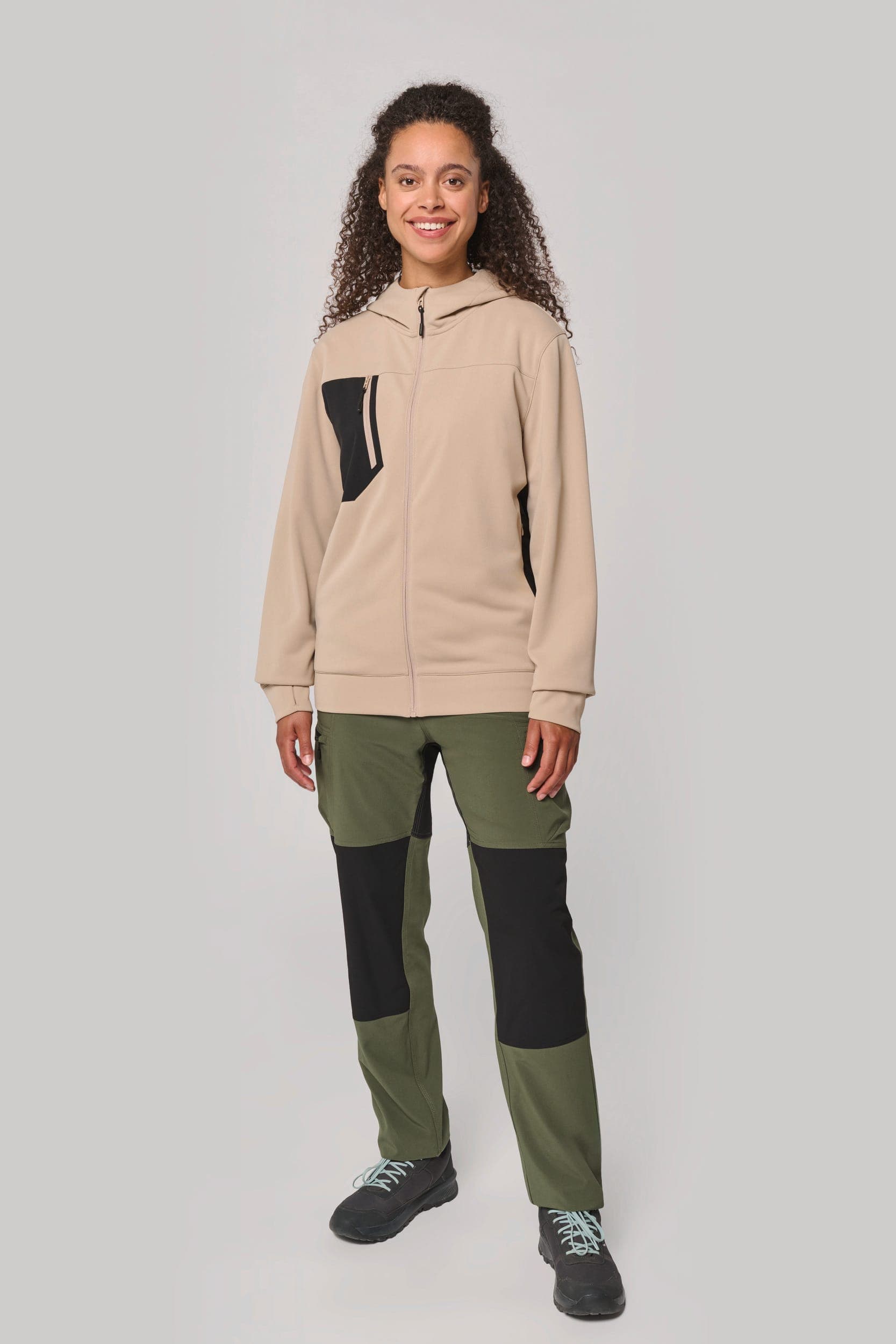 Veste outdoor zippée unisexe en situation
