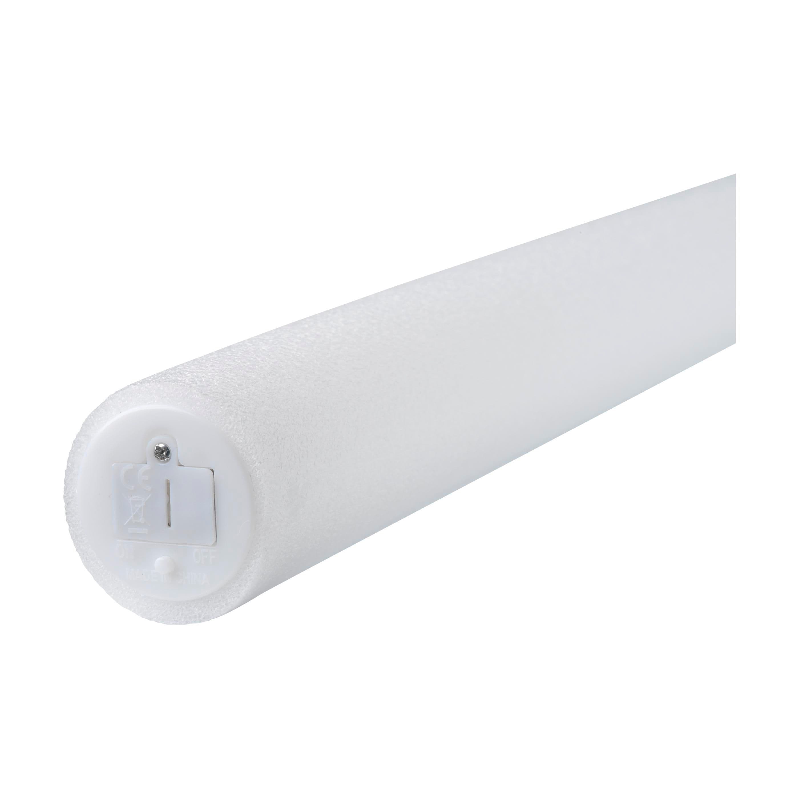 Bâton LED luminescent Foam Party blanc en situation