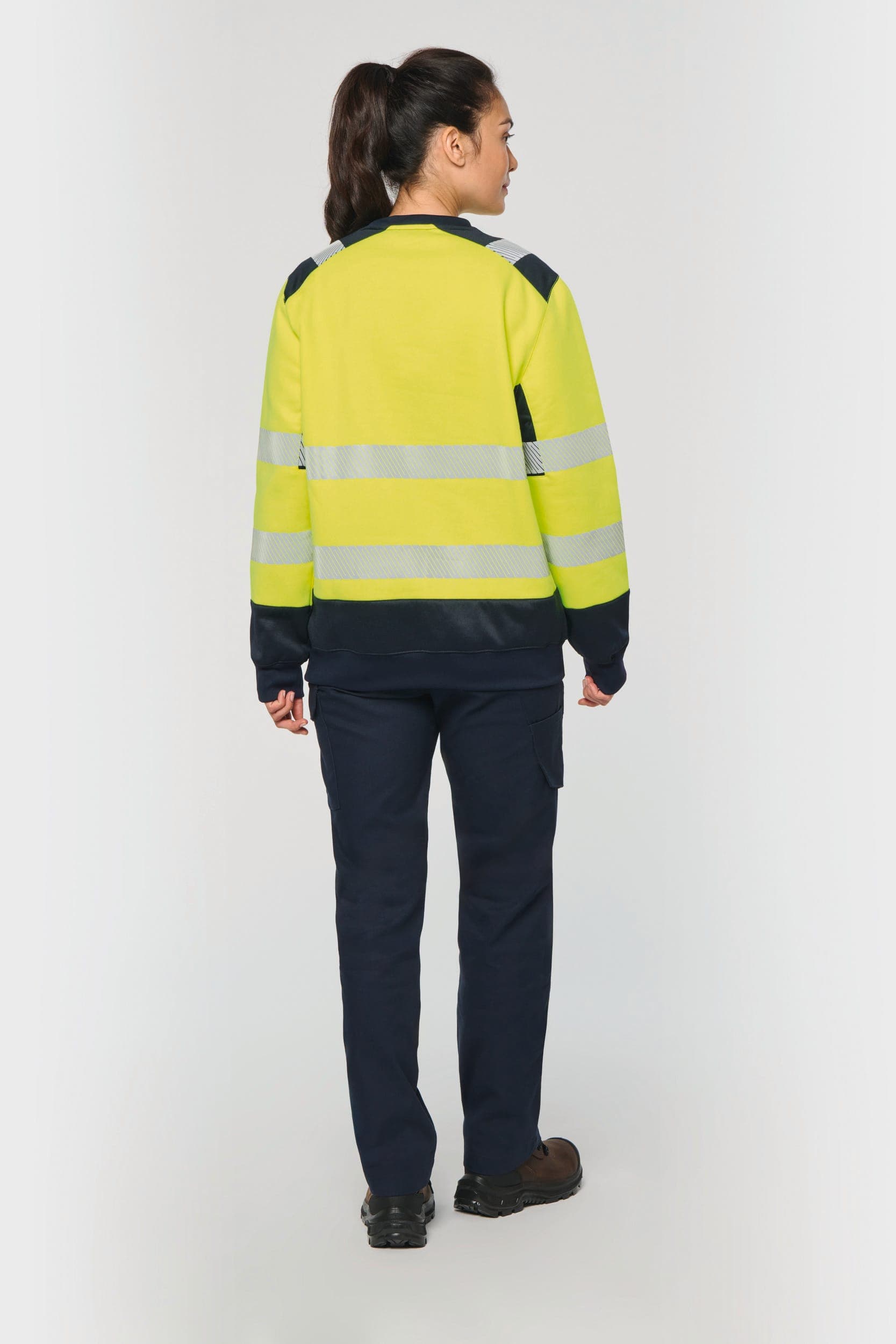 Sweat-shirt de sécurité recyclé col rond unisexe en situation