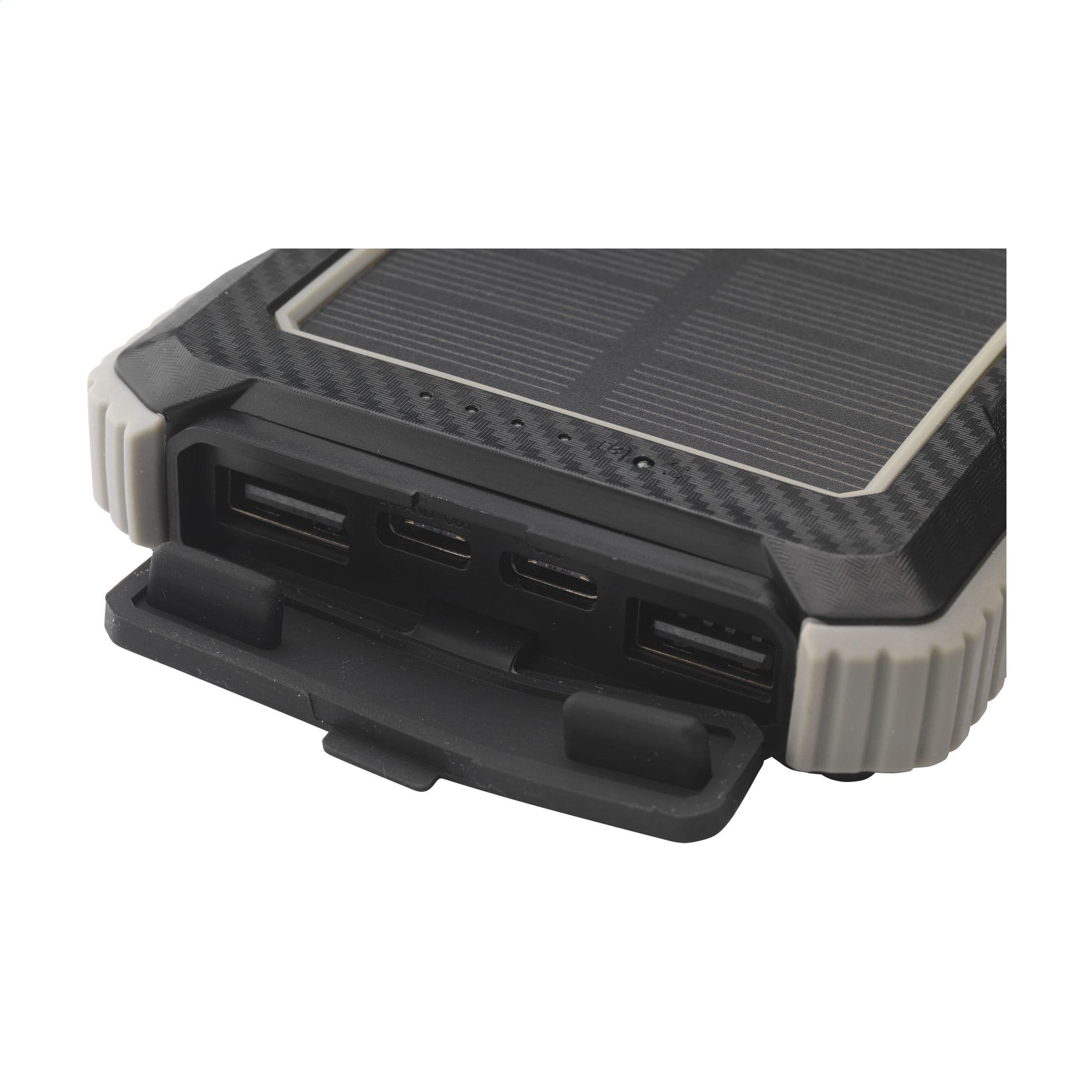 Chargeur solaire Trail RCS 10000 en situation