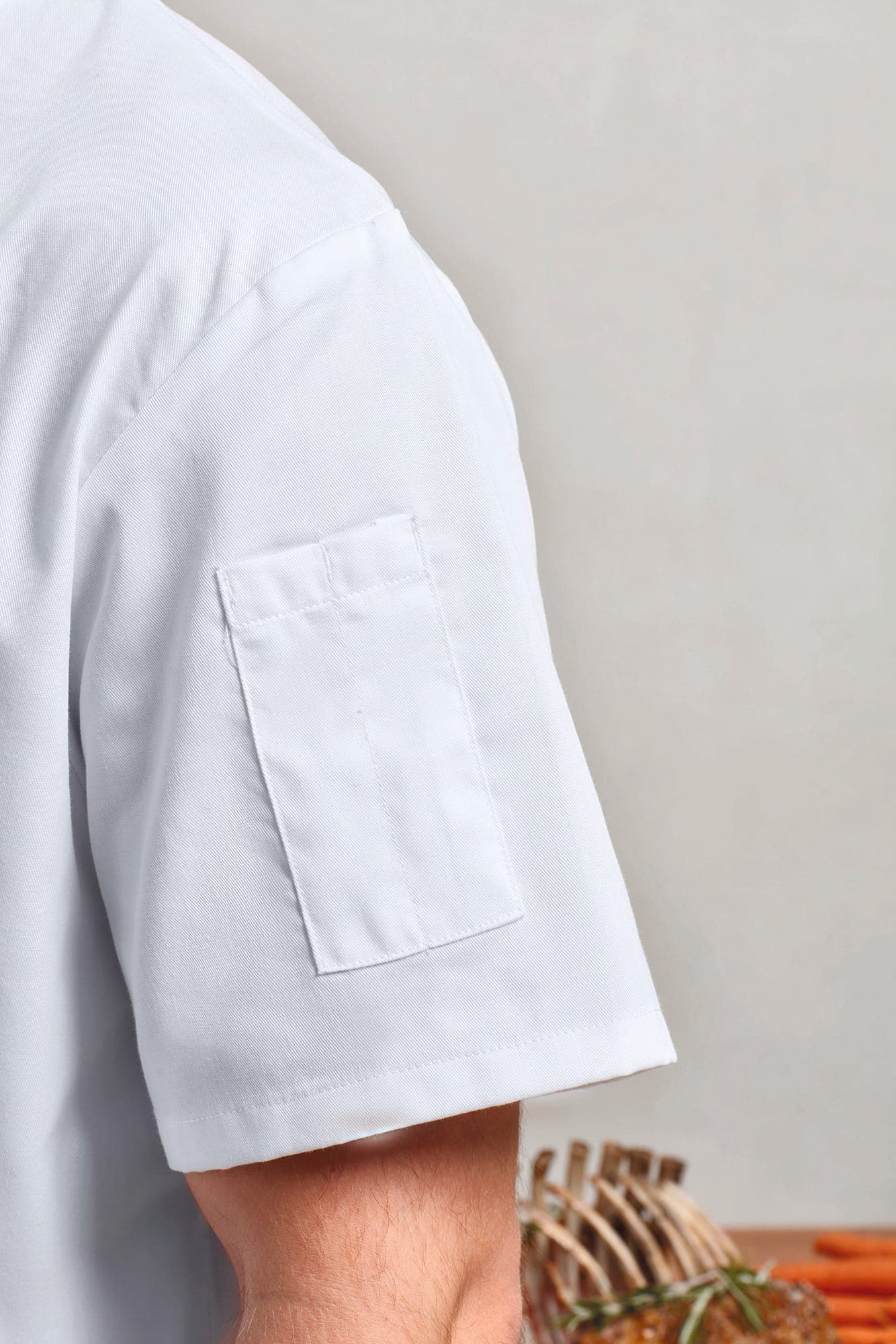 Veste chef cuisinier manches courtes Coolchecker® en situation