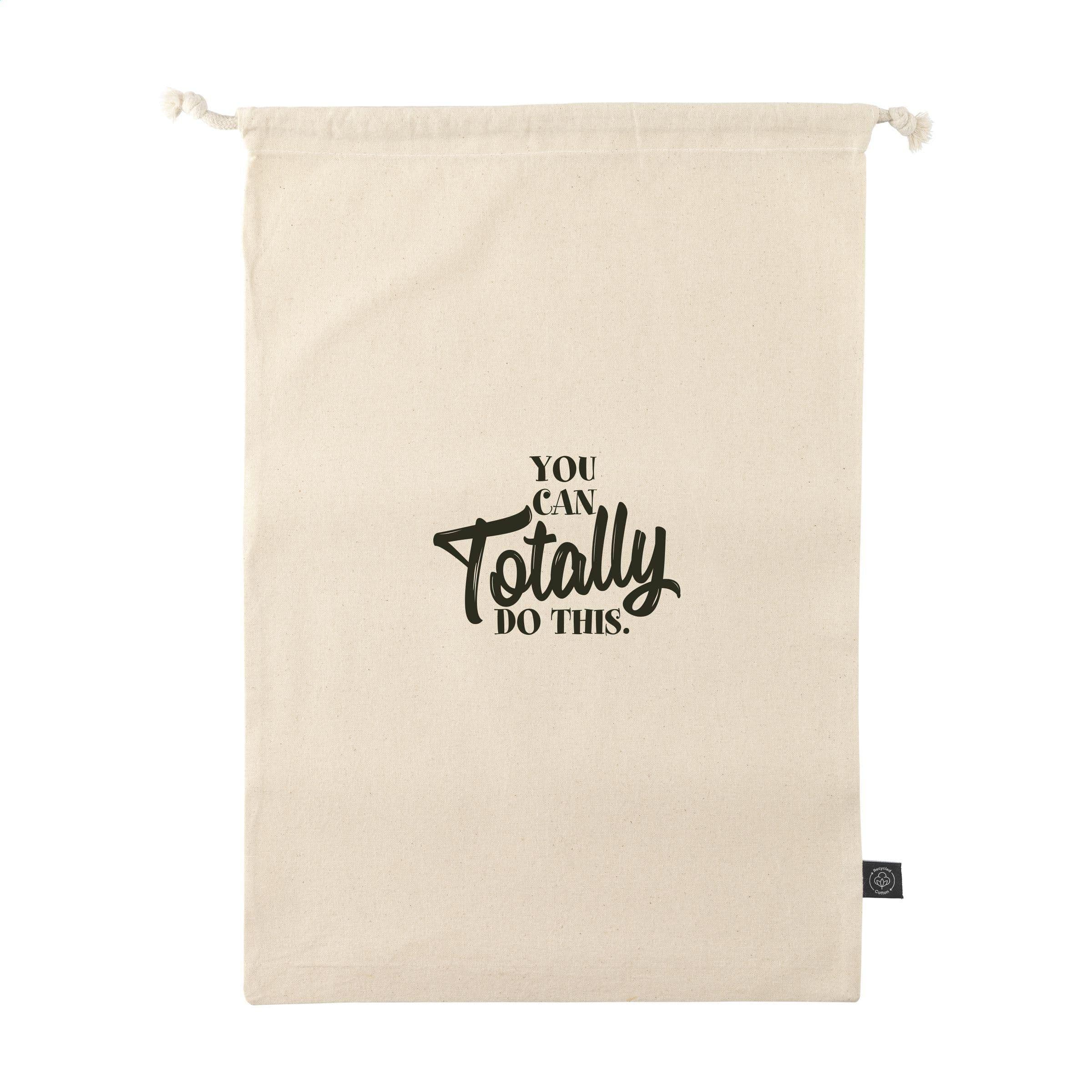 Pochette cadeau naturelle coton GRS recyclé (150 g/m²) L en situation