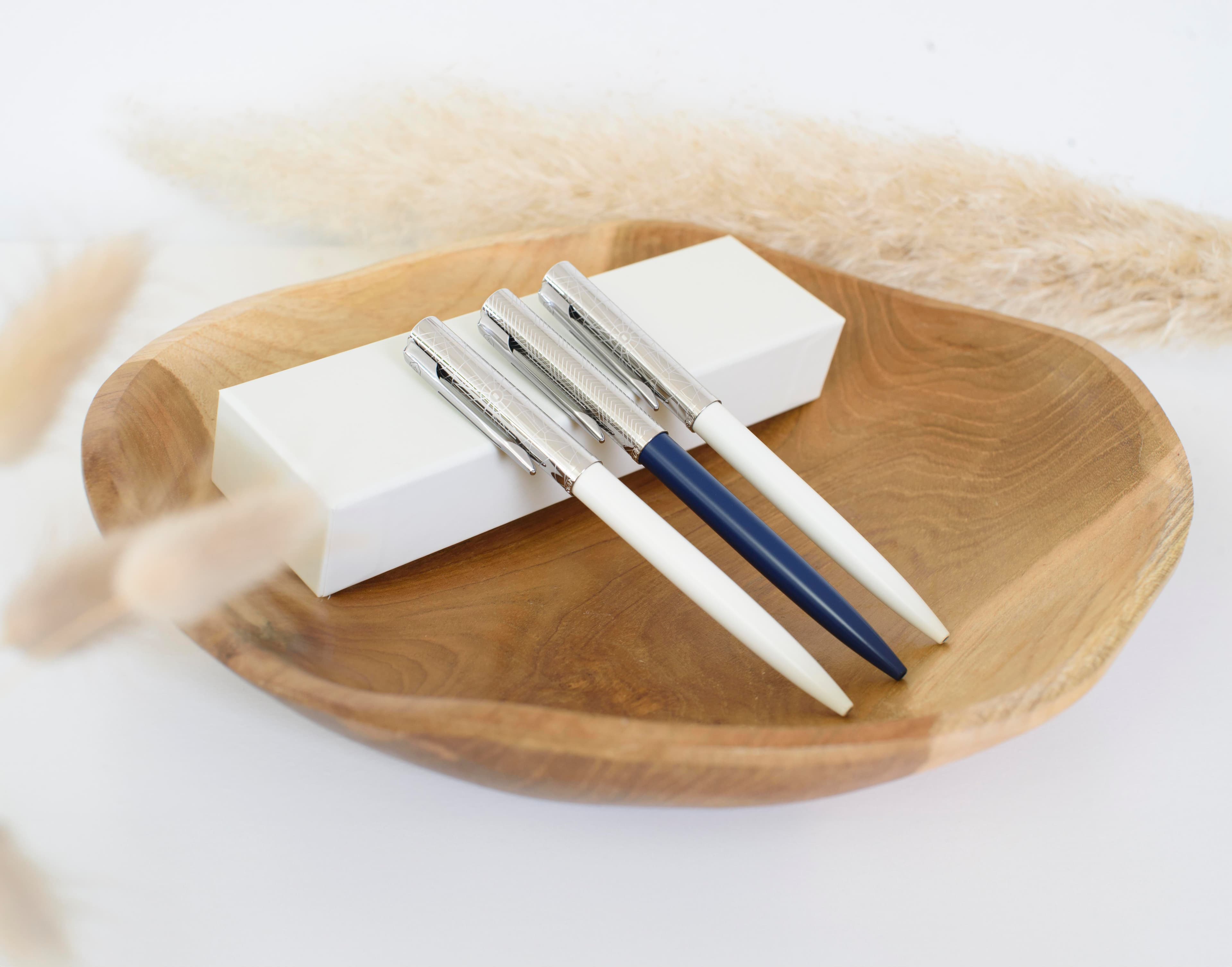 Stylo bille Waterman Allure Deluxe | Acier inoxydable en situation