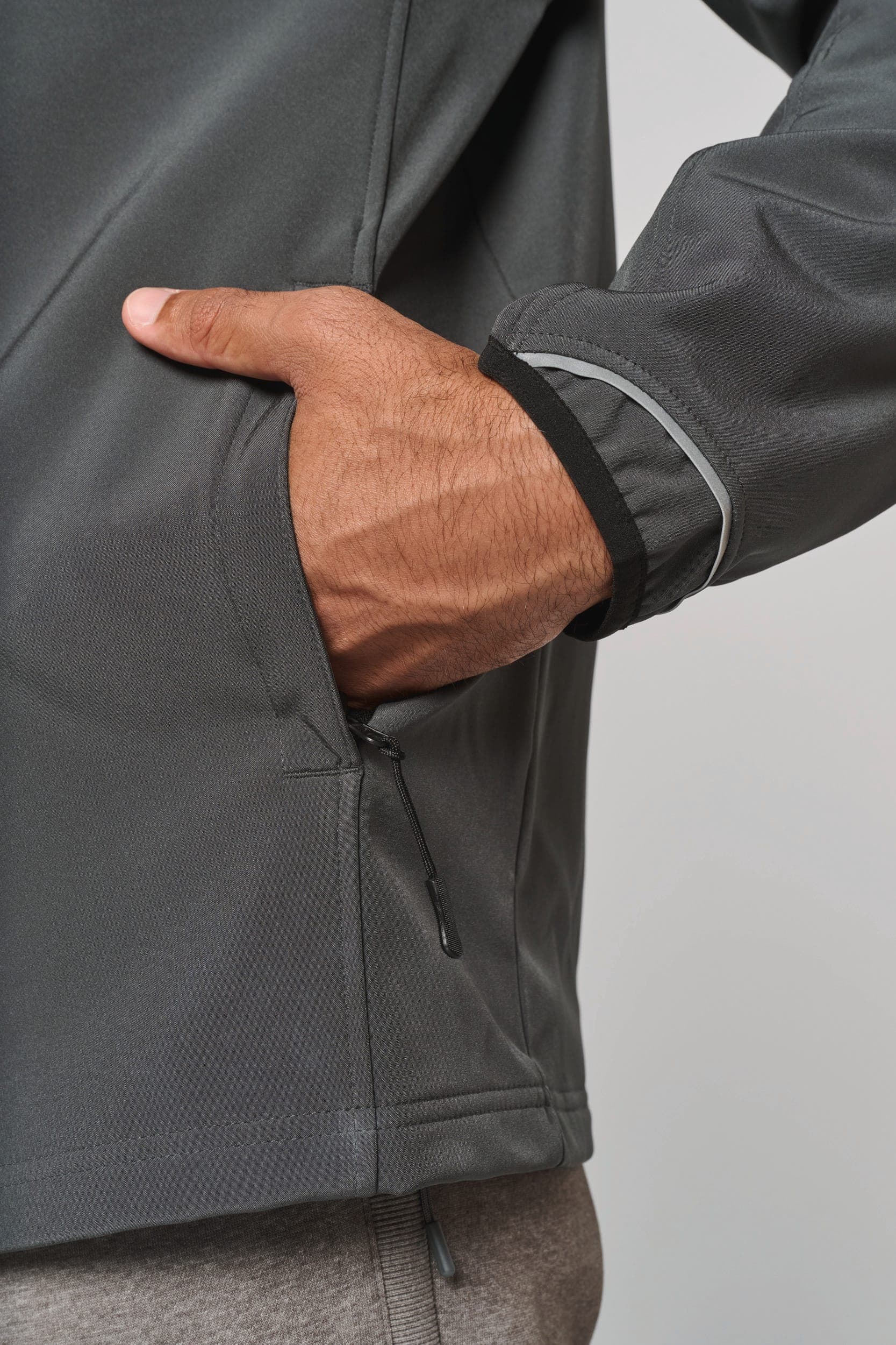 Veste softshell sport manches amovibles unisexe en situation