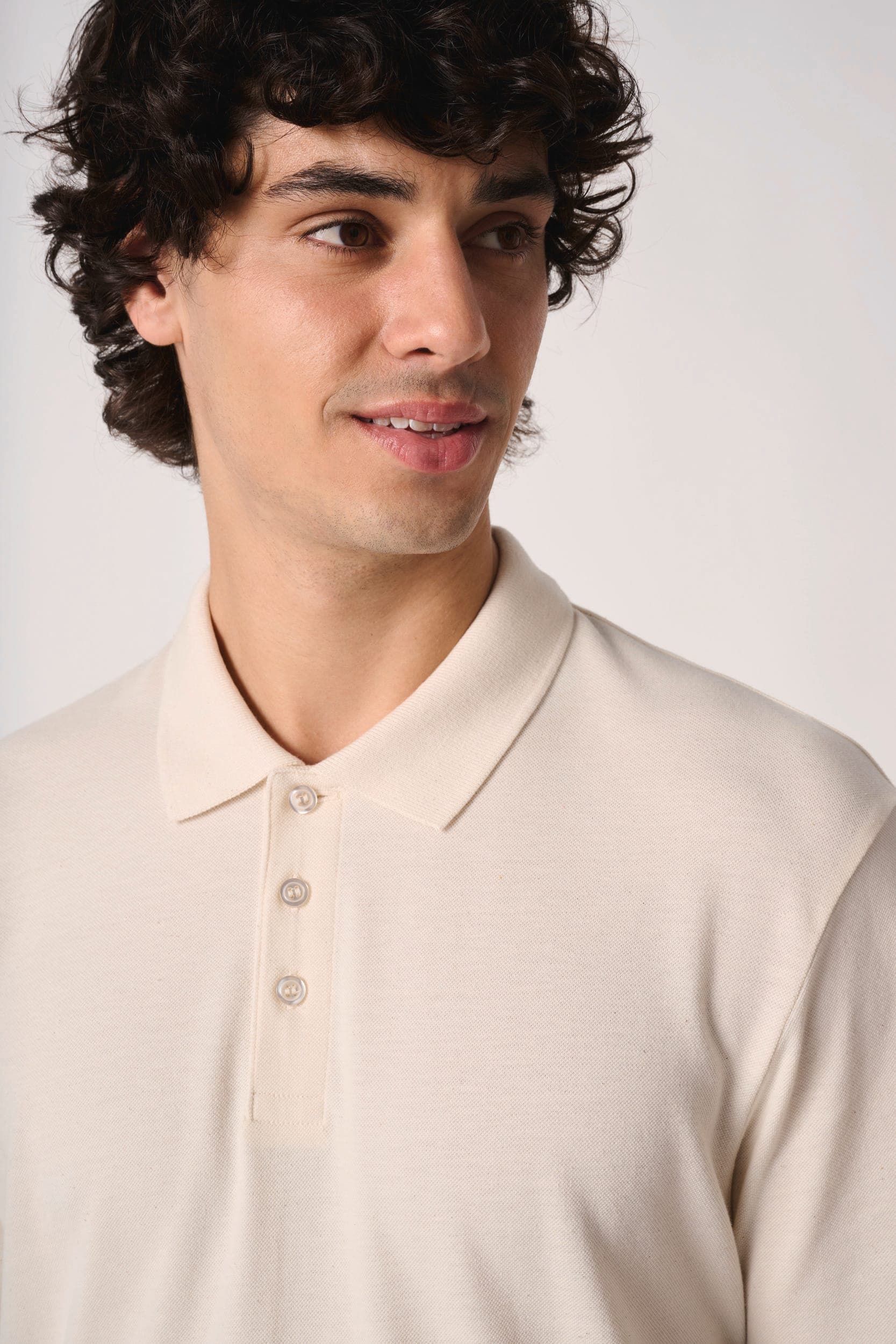Polo piqué homme en situation