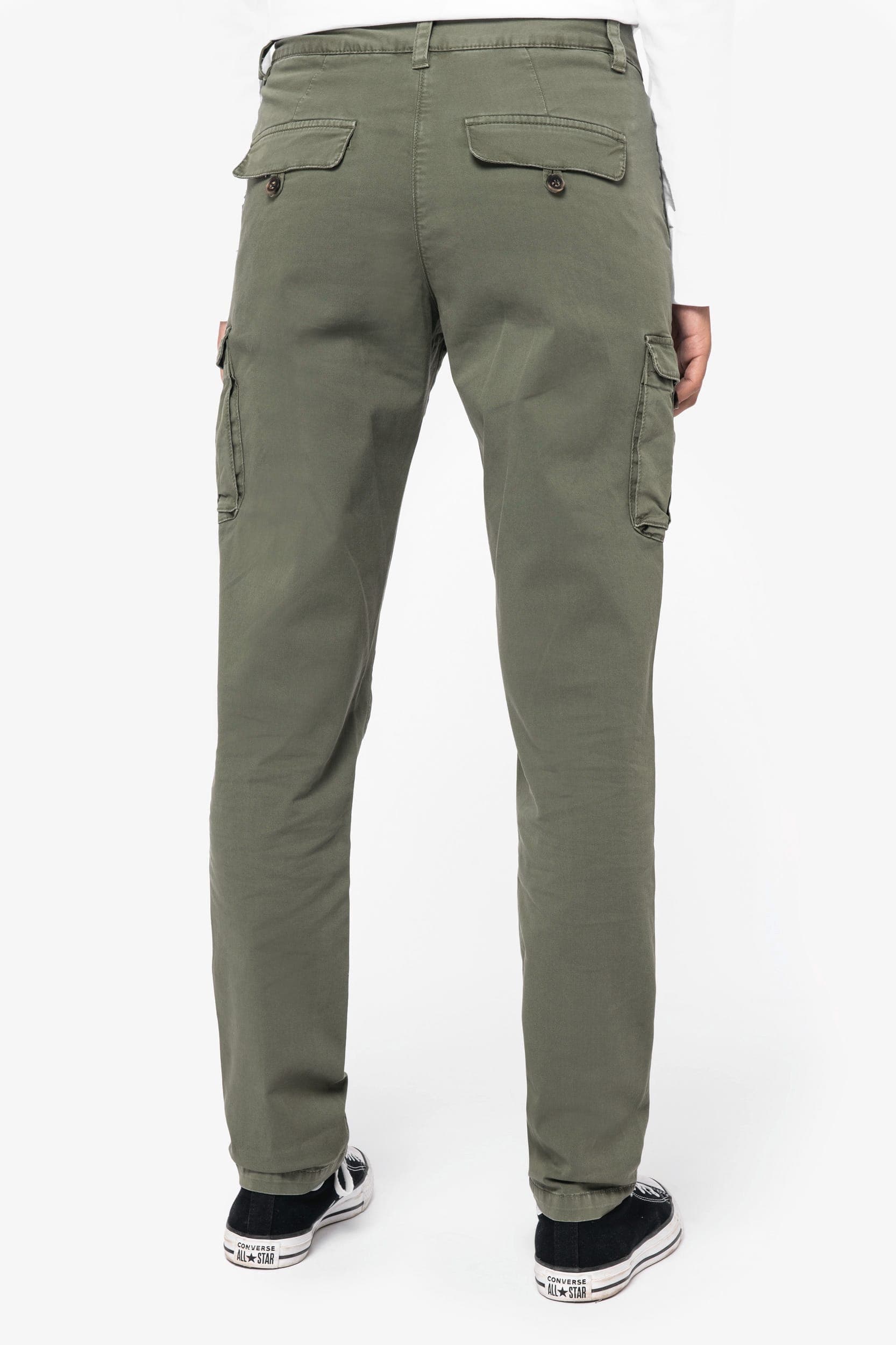 Pantalon cargo écoresponsable délavé femme en situation