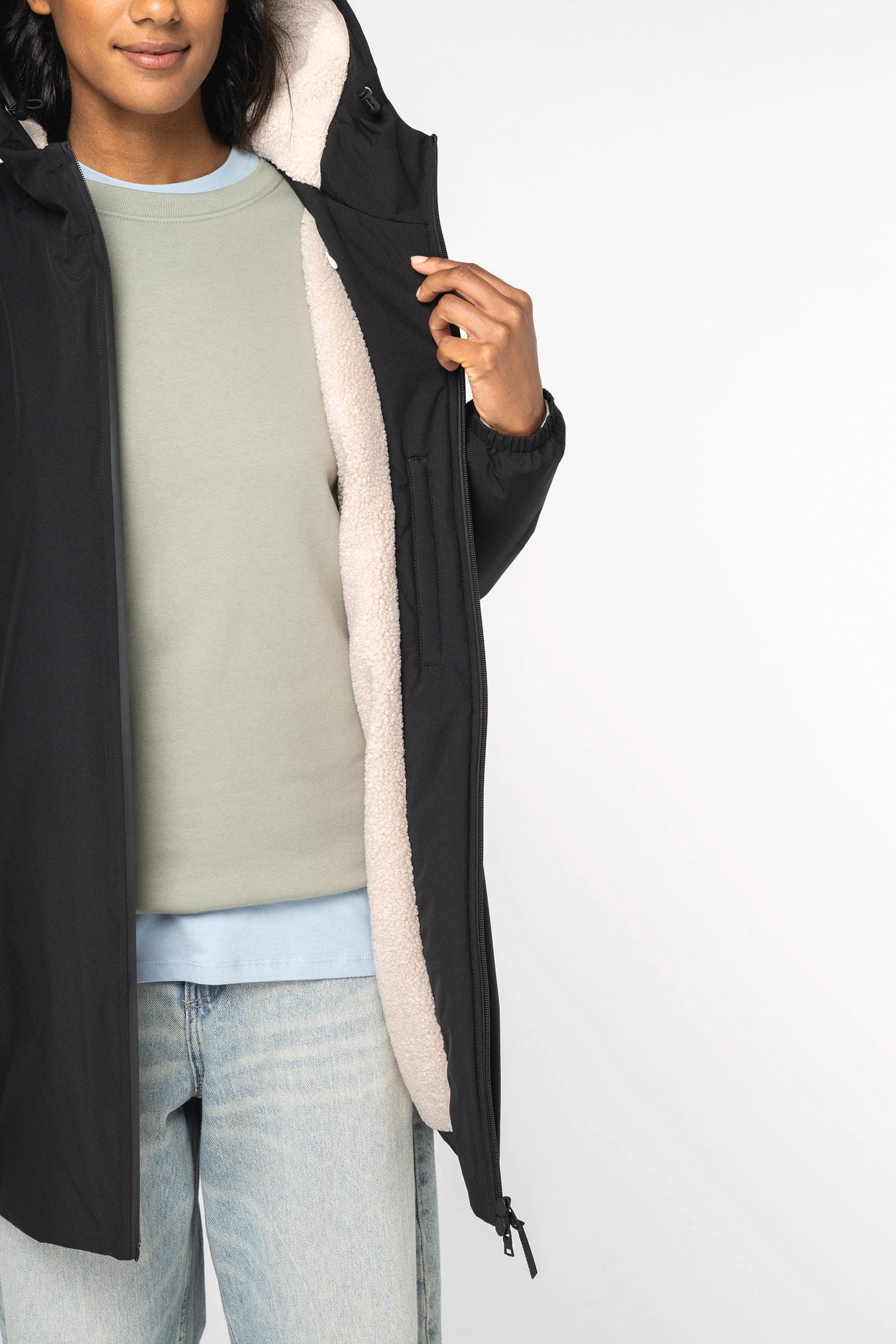 Veste écoresponsable imperméable doublée en sherpa unisexe en situation