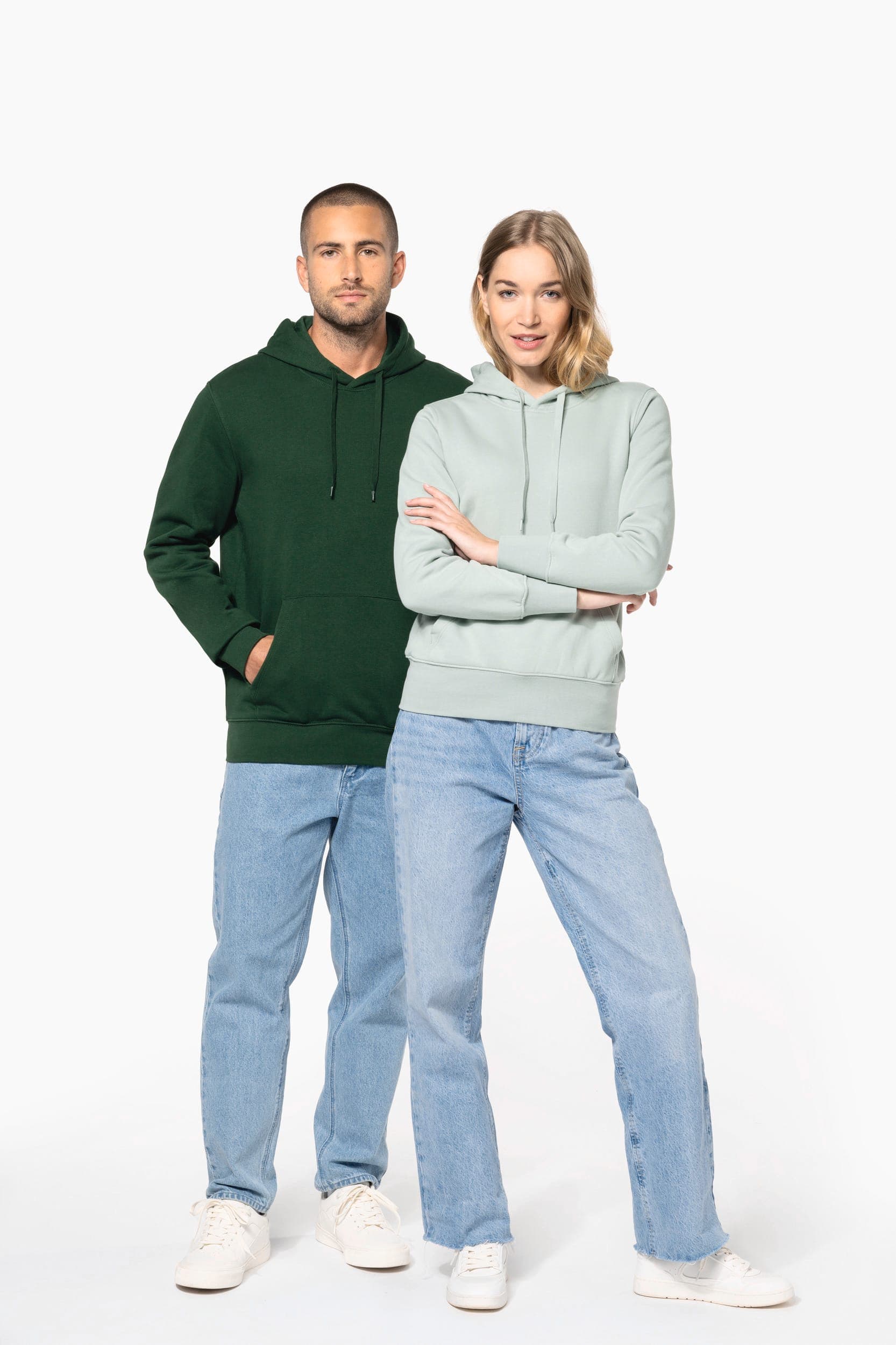 Sweat-shirt écoresponsable à capuche femme en situation