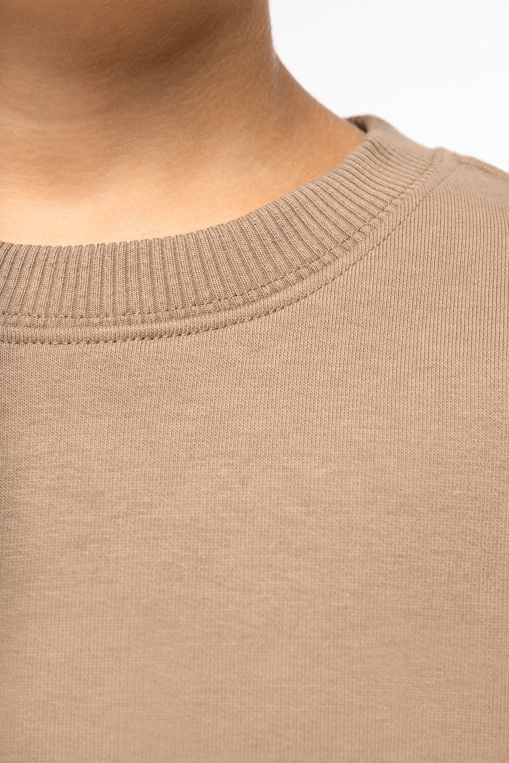 Sweat-shirt écoresponsable à col rond oversize enfant en situation