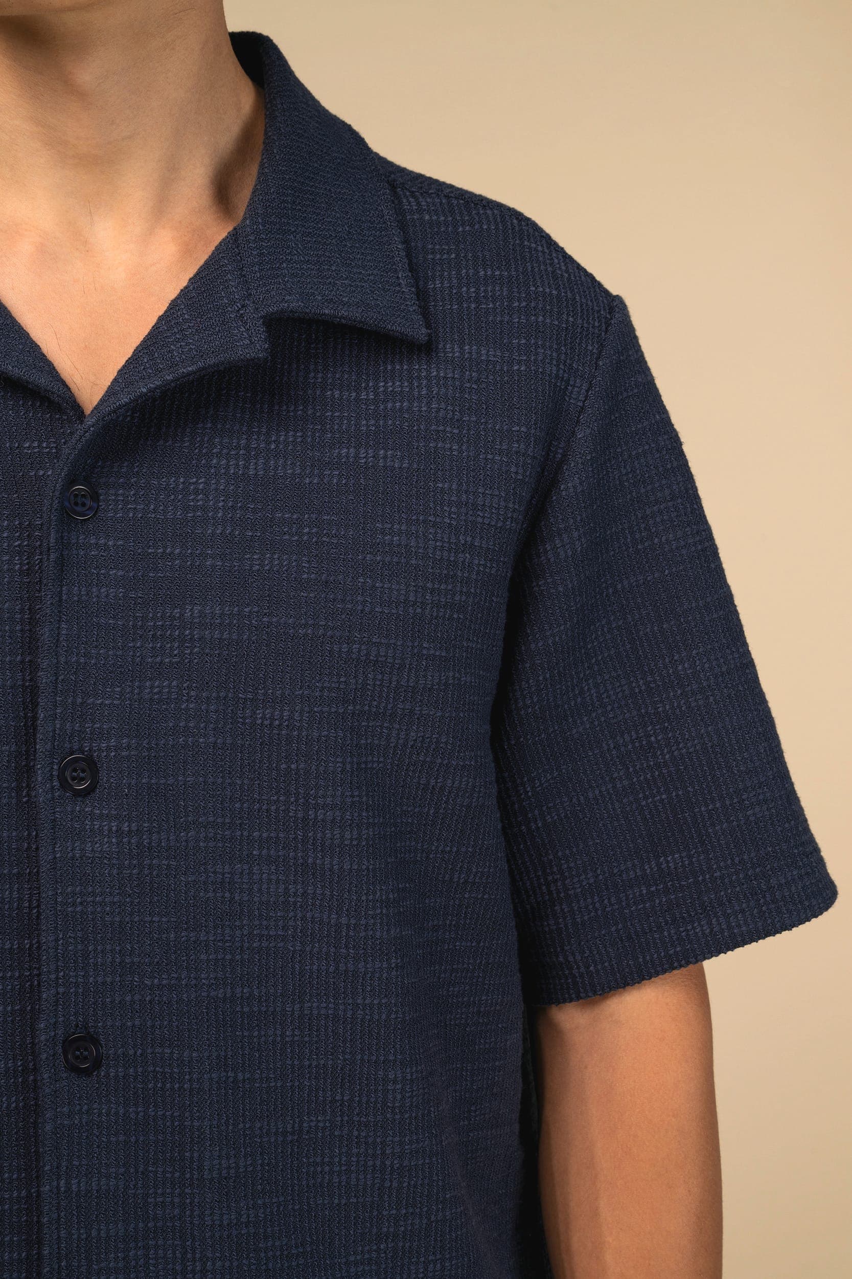 Chemise à manches courtes texturée homme en situation