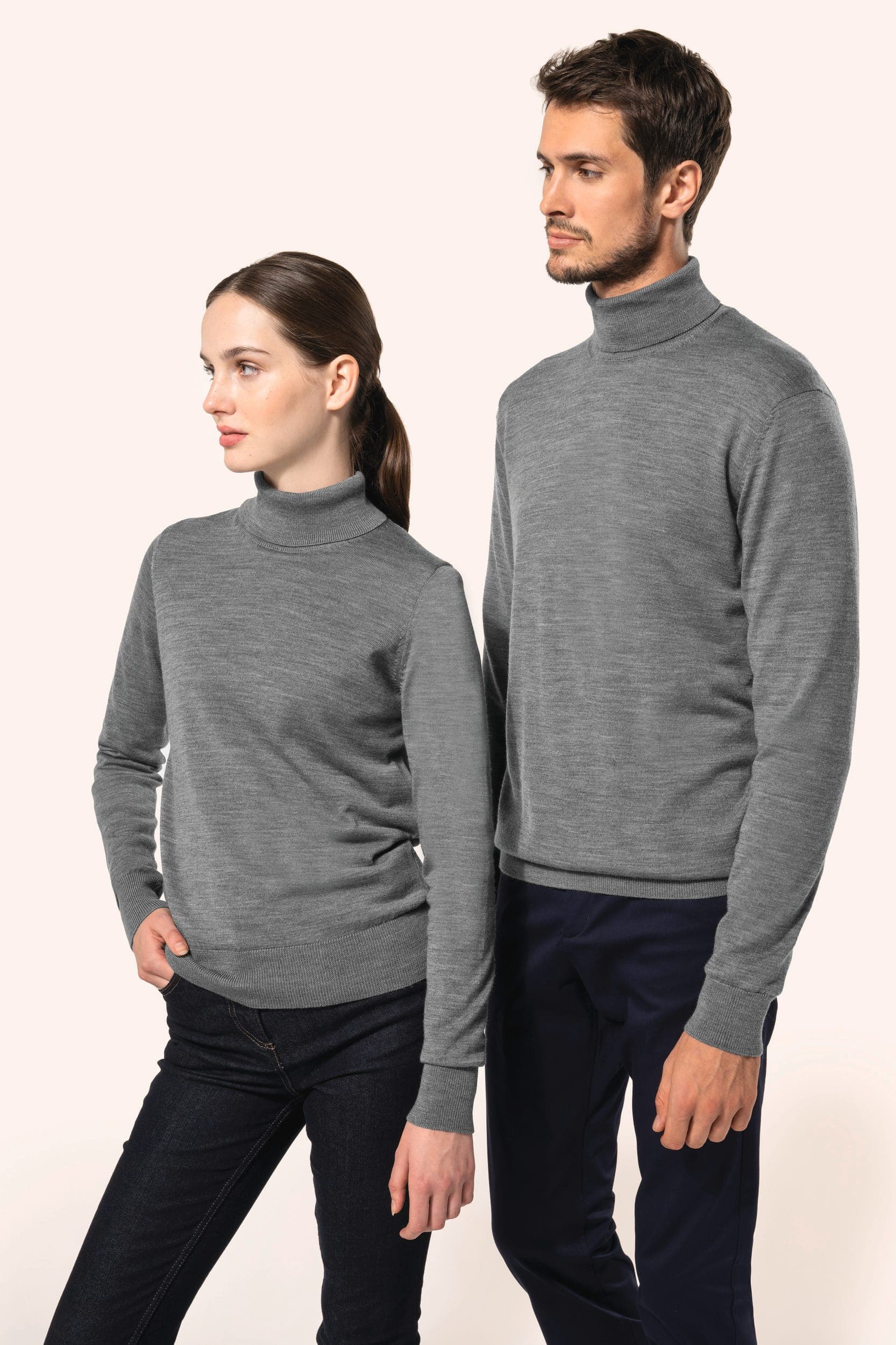 Pull Mérinos col roulé homme en situation