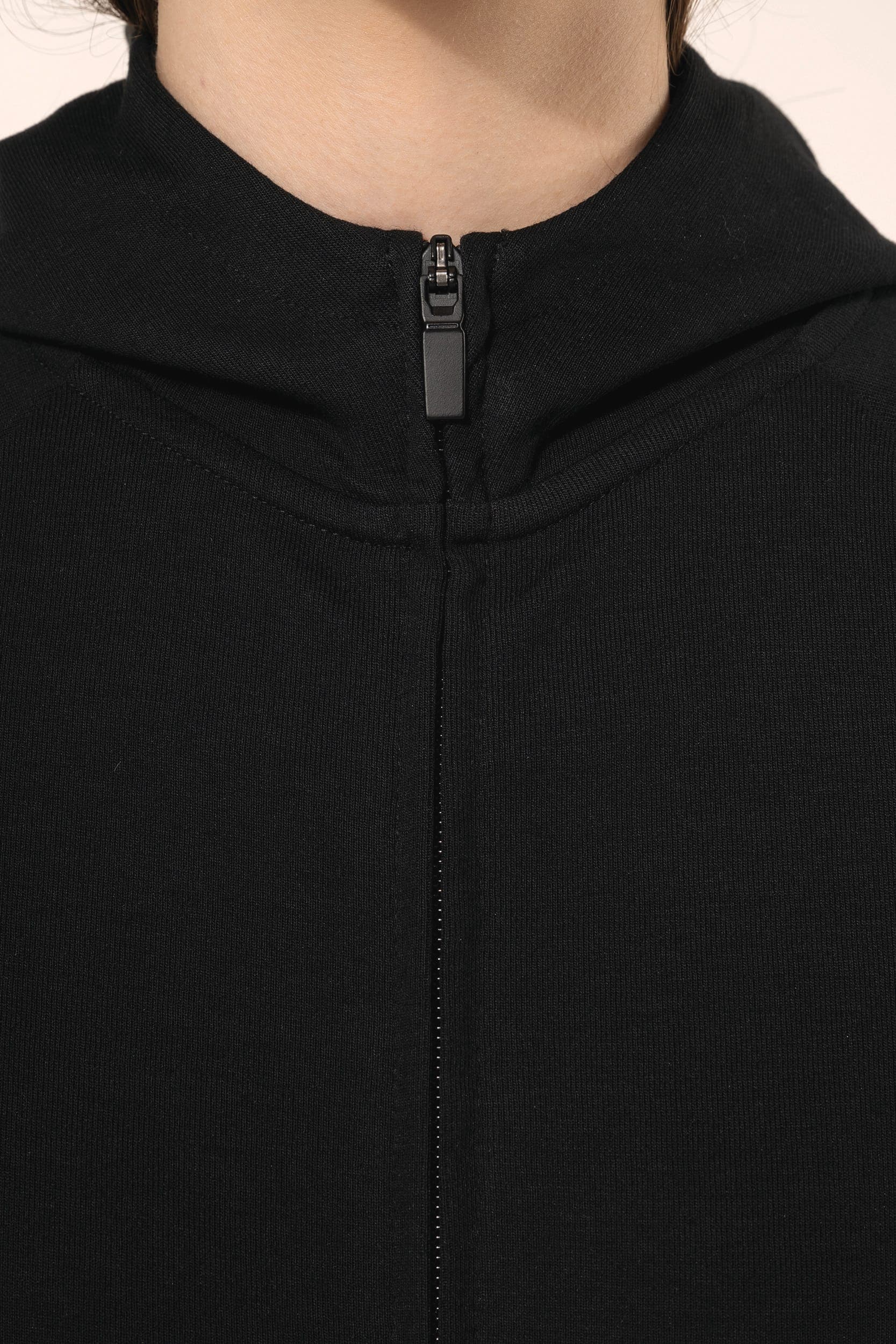 Veste zippée à capuche femme en situation