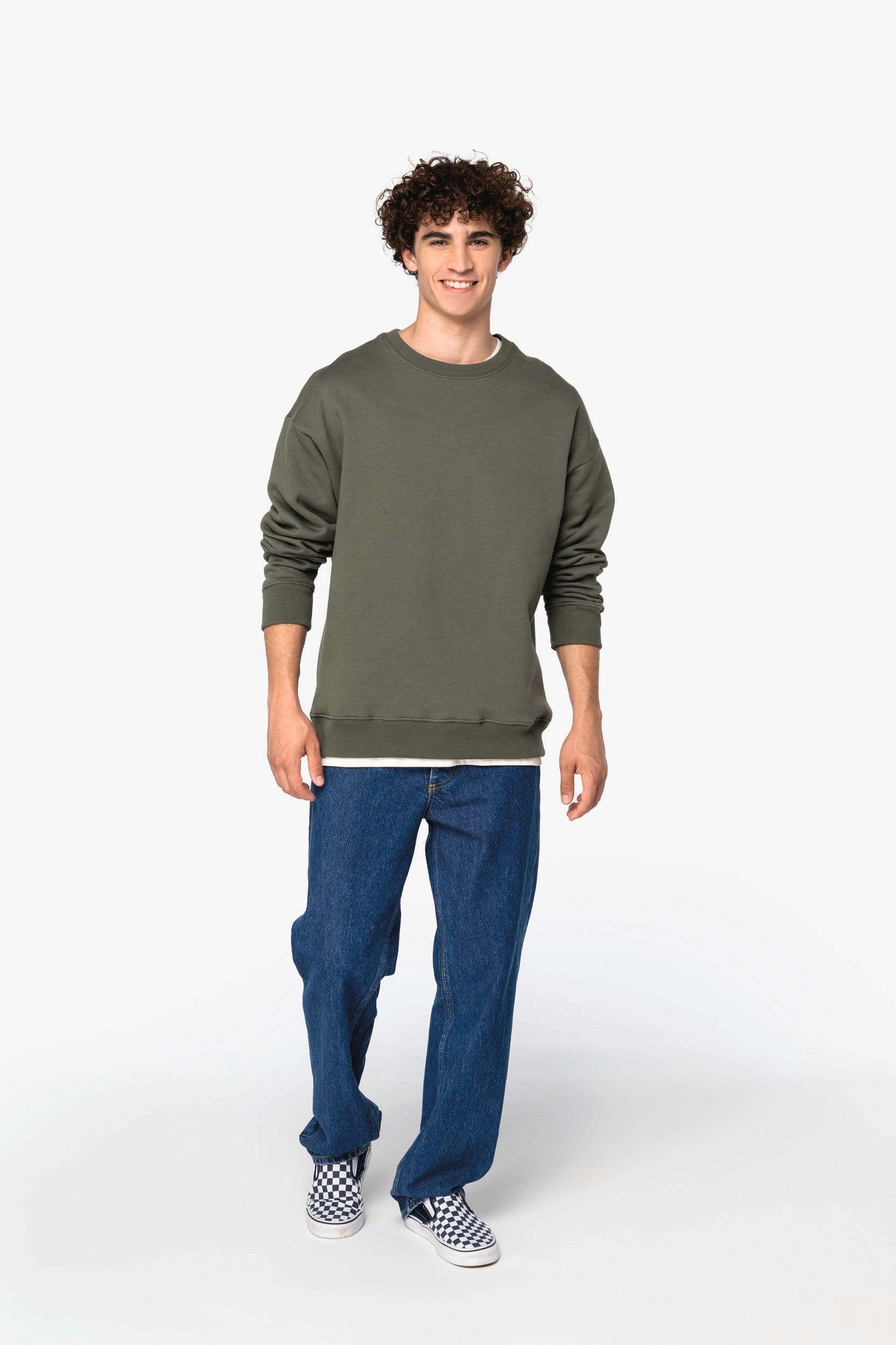 Sweat-shirt écoresponsable à col rond oversize unisexe en situation