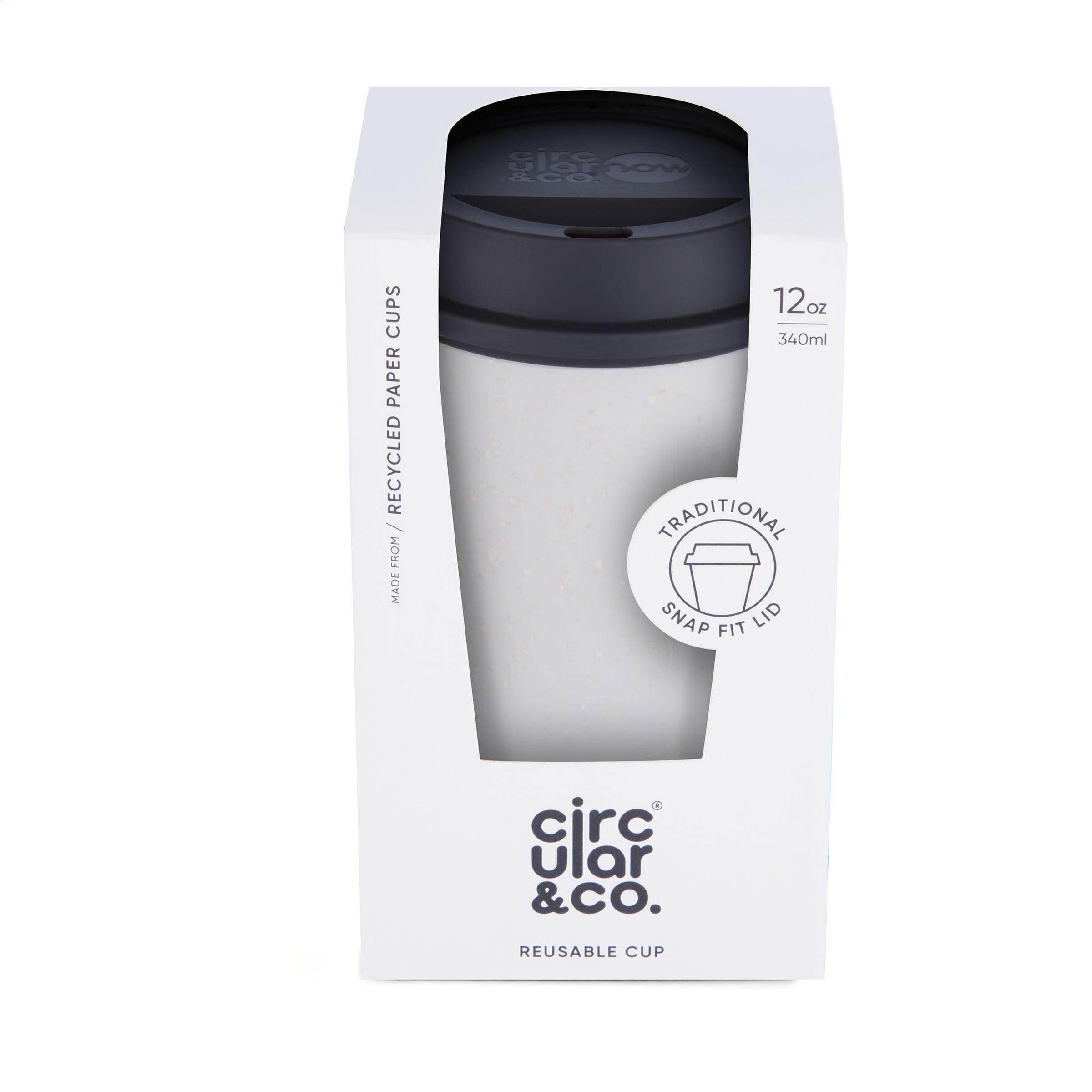 Mug Circular&Co Now Cup recyclé couvercle noir 340 ml en situation