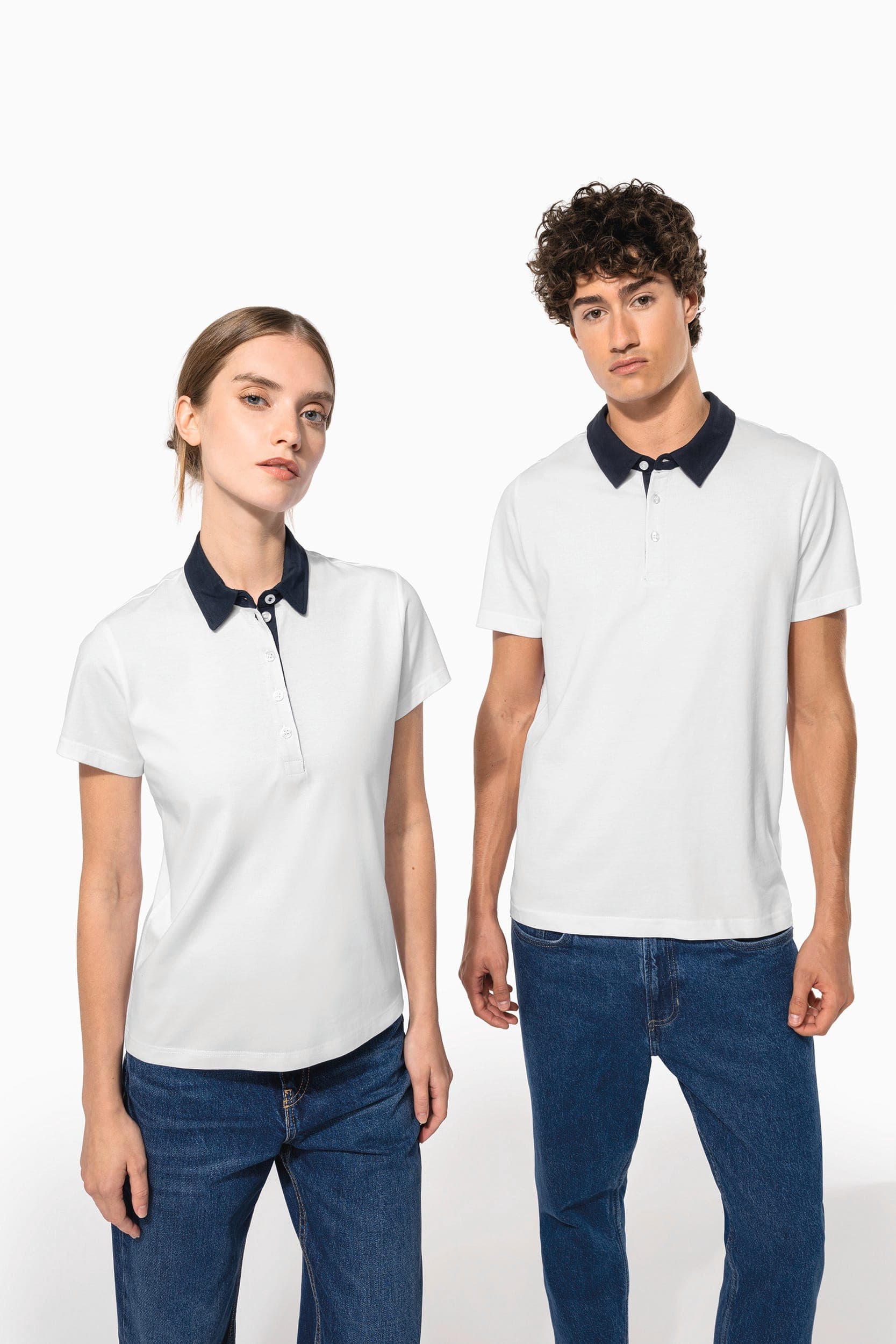 Polo jersey bicolore homme en situation