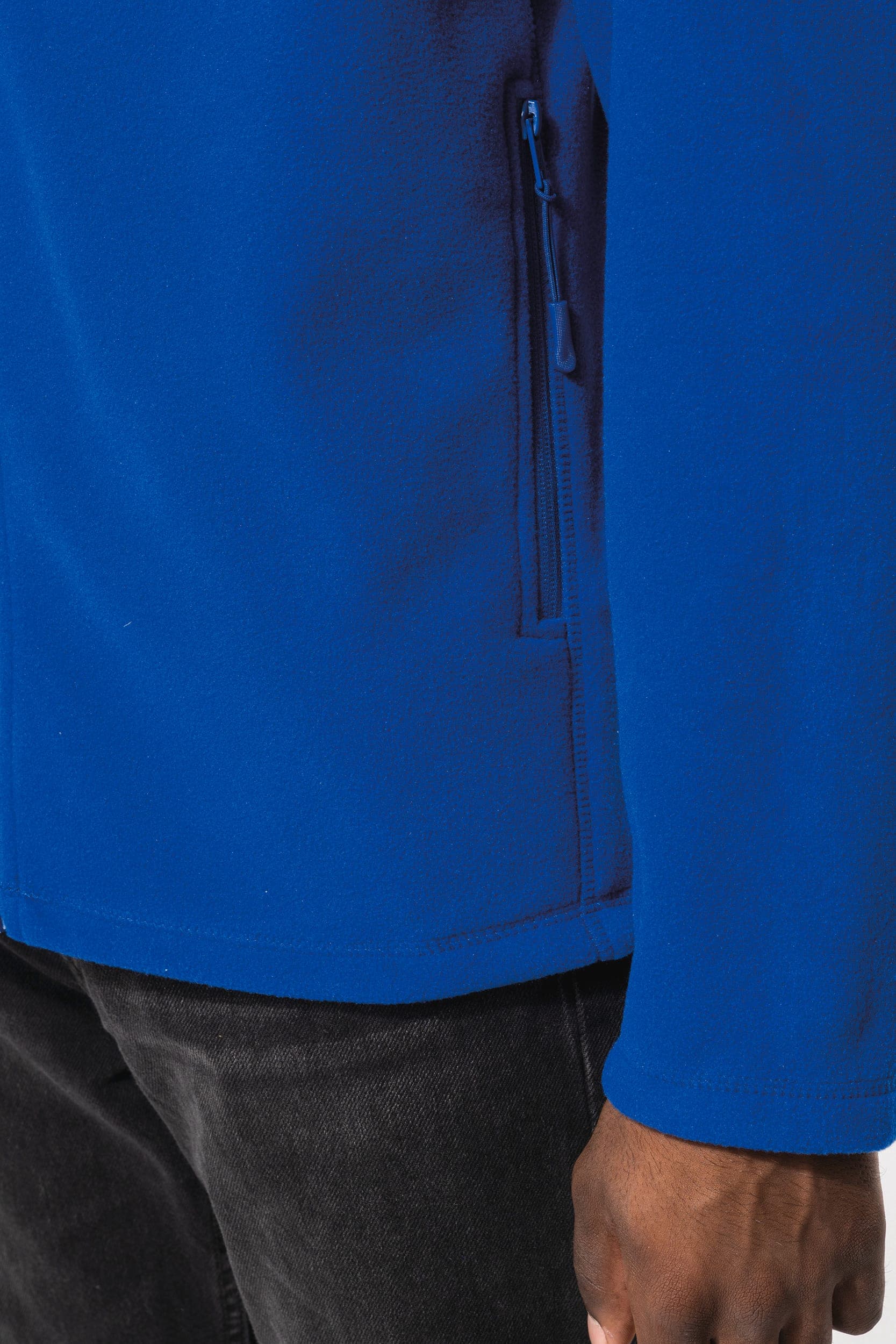Veste micropolaire zippée manches raglan homme en situation