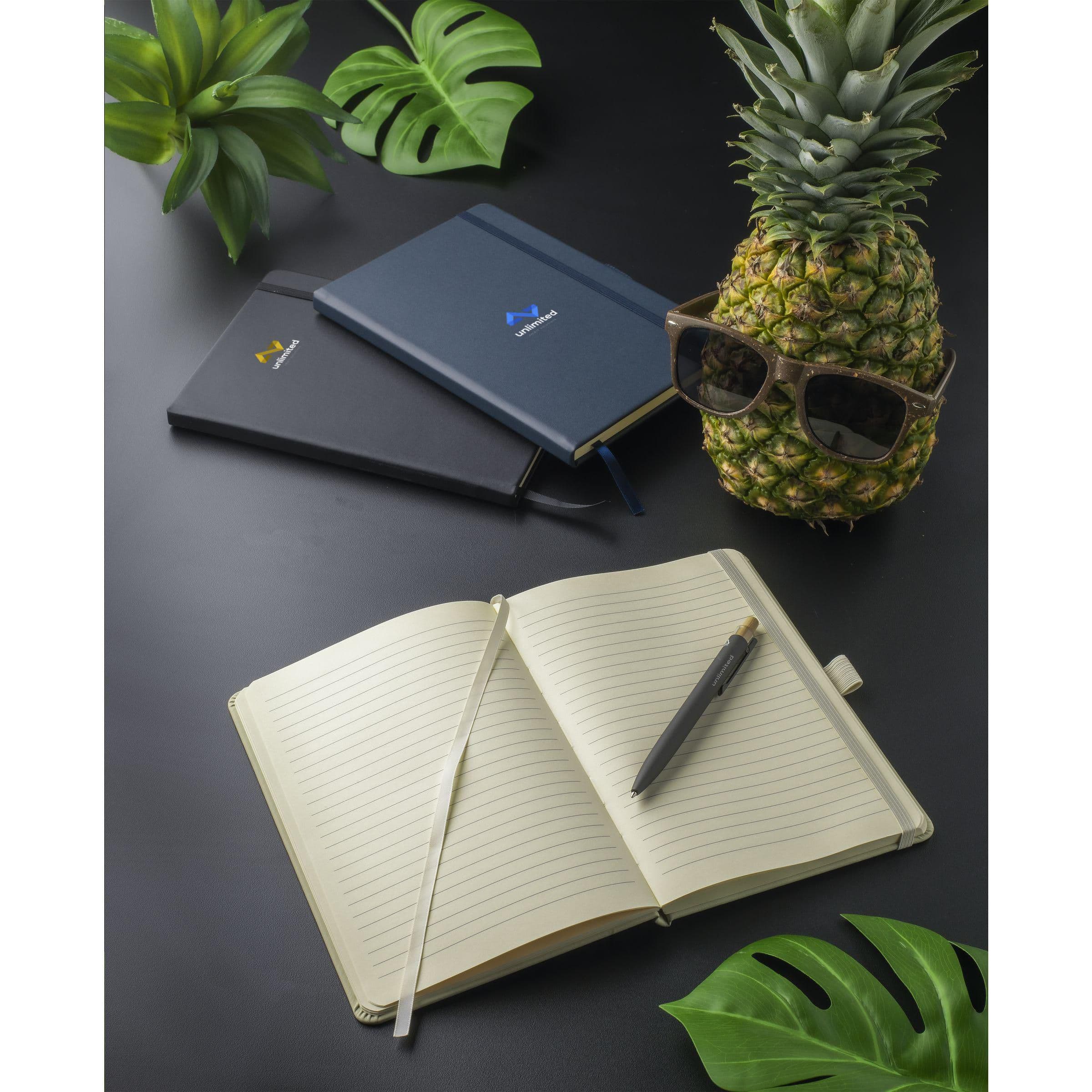 Carnet de notes Pineapple Notebook A5 en situation
