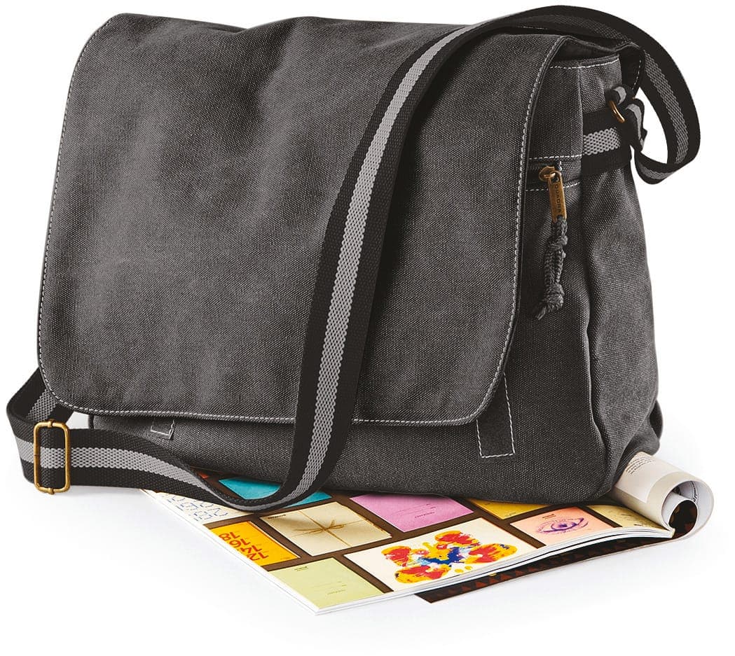 Sac courrier vintage en toile en situation