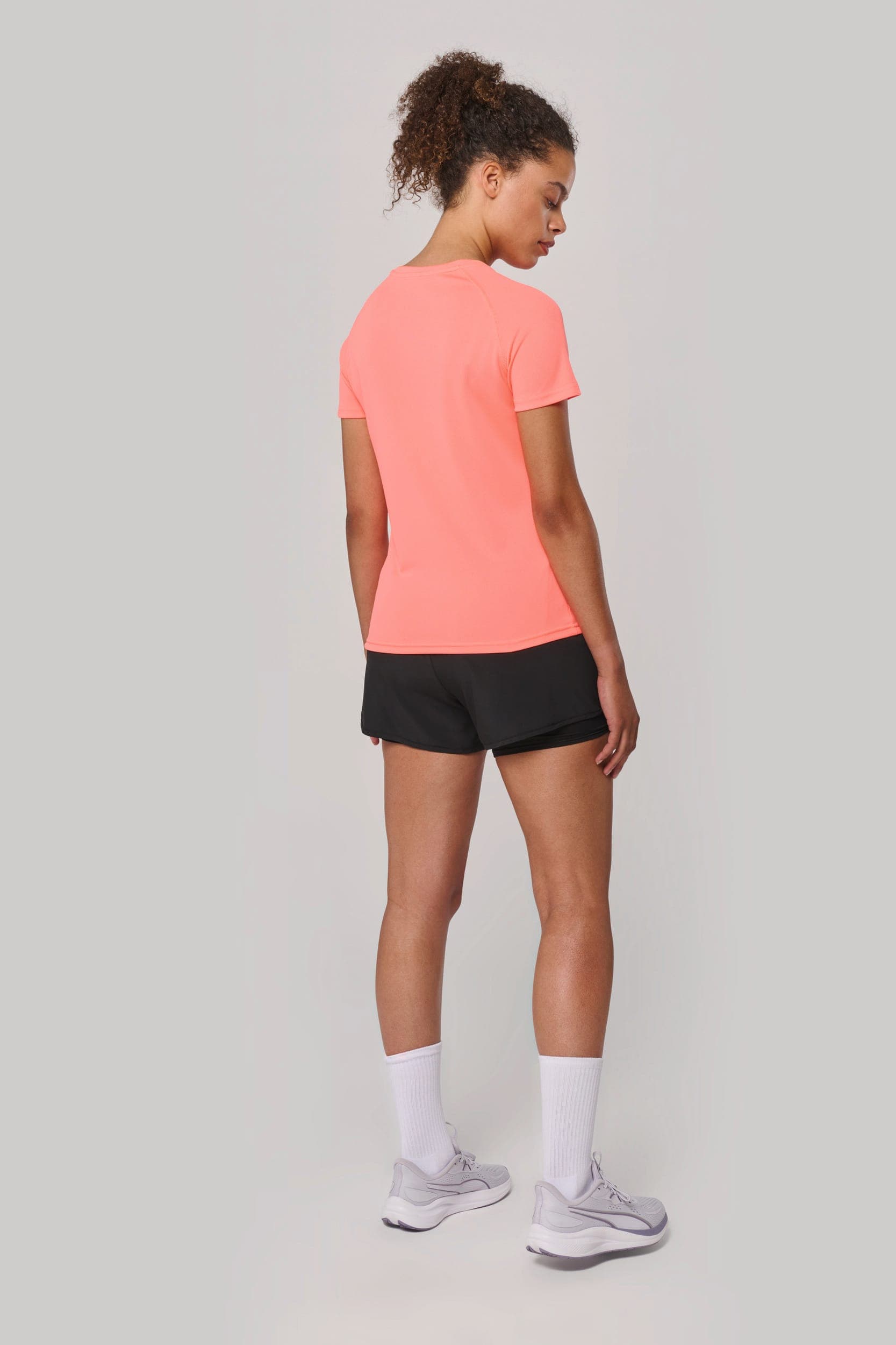 T-shirt de sport manches courtes femme en situation