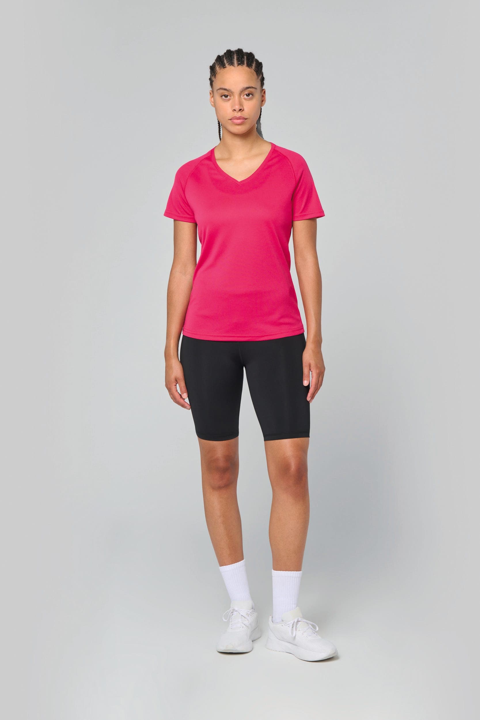 T-shirt de sport manches courtes col v femme en situation