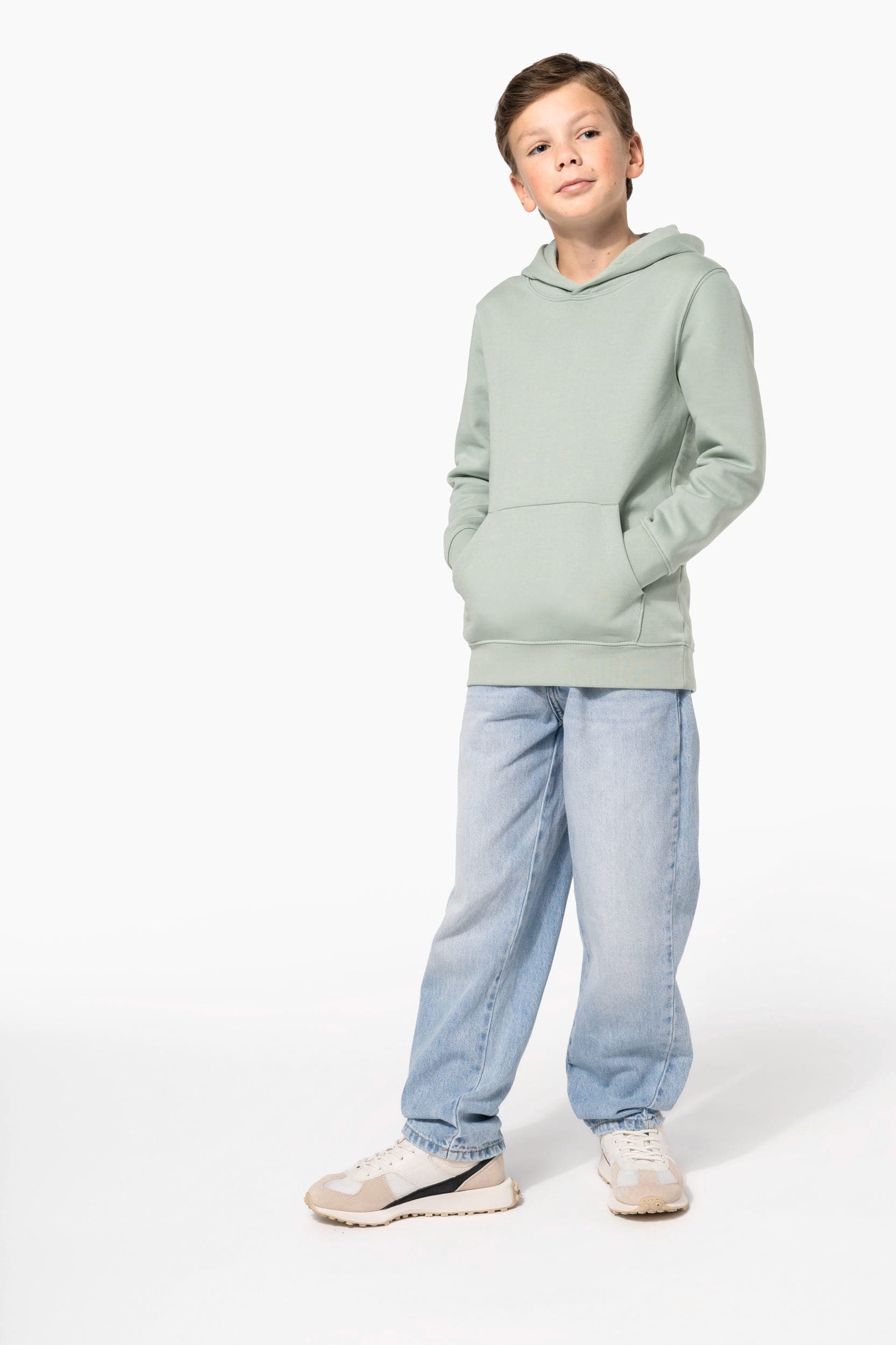Sweat-shirt écoresponsable à capuche enfant en situation