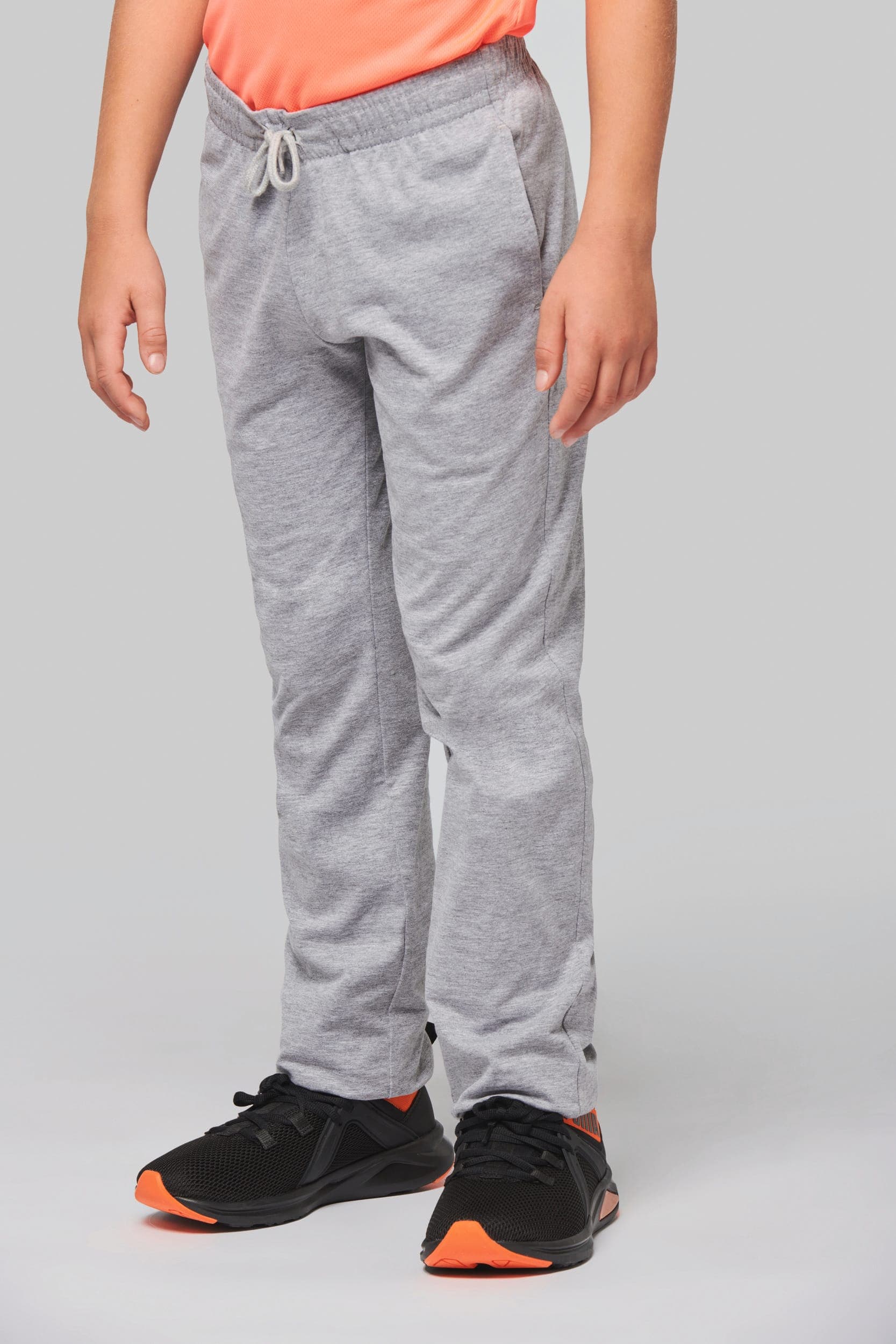Pantalon de jogging en coton léger enfant en situation