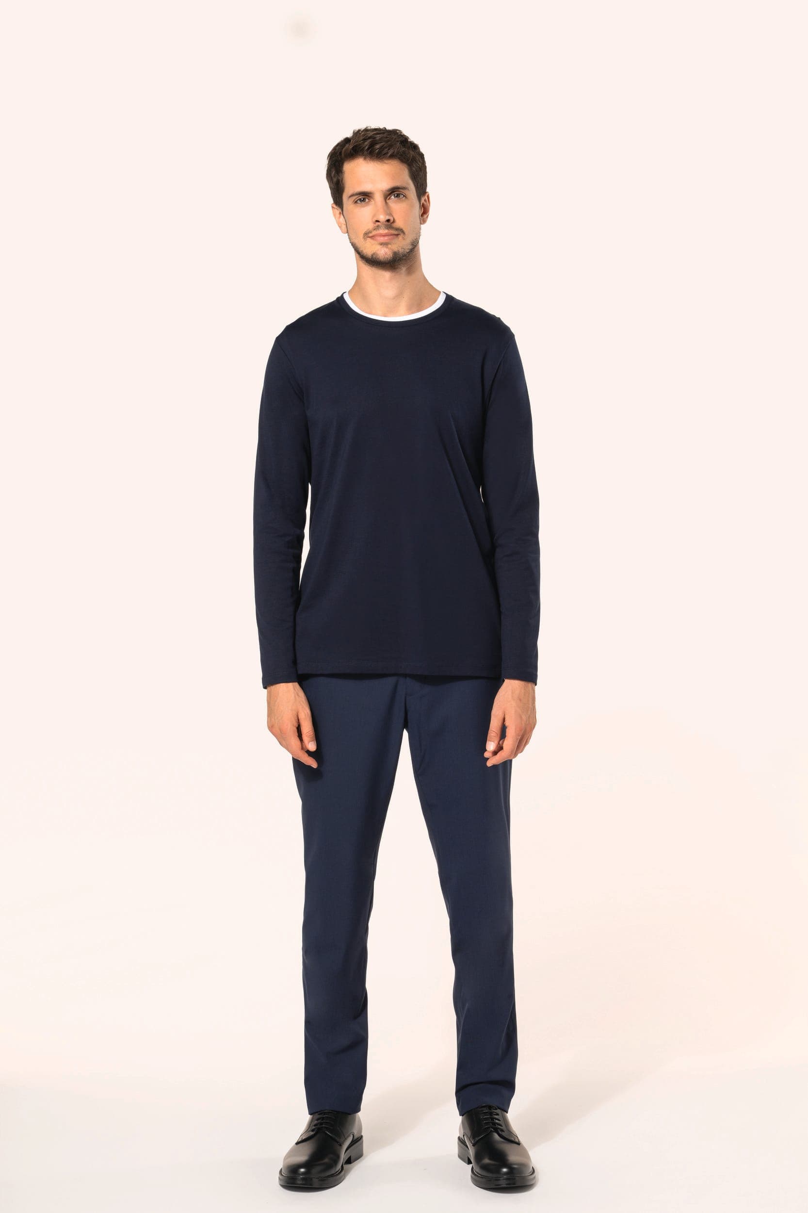 T-shirt Supima® col rond manches longues homme en situation