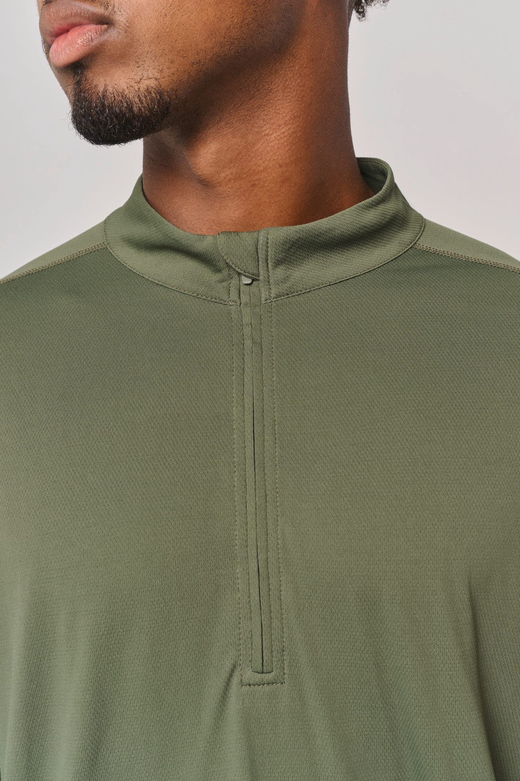 T-shirt outdoor col 1/4 zip manches longues unisexe en situation