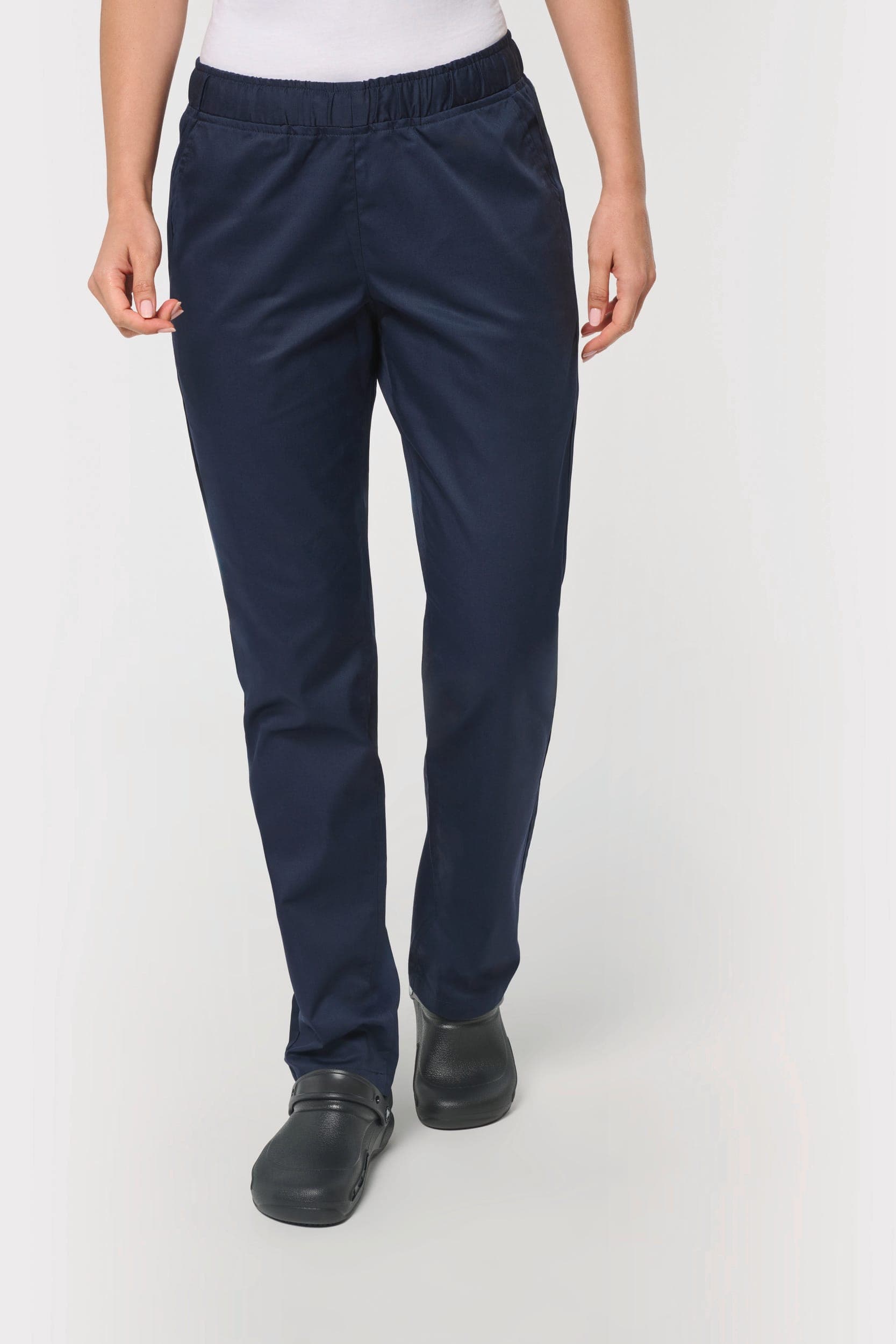 Pantalon polycoton femme en situation